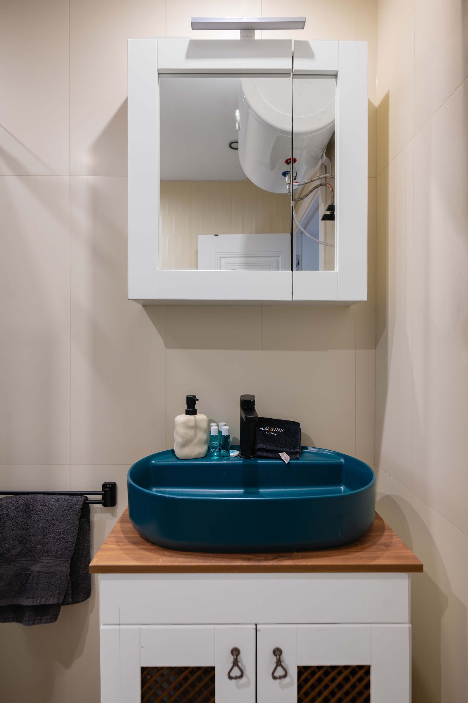 Charming 1BR with Balcony and View - Photo 31