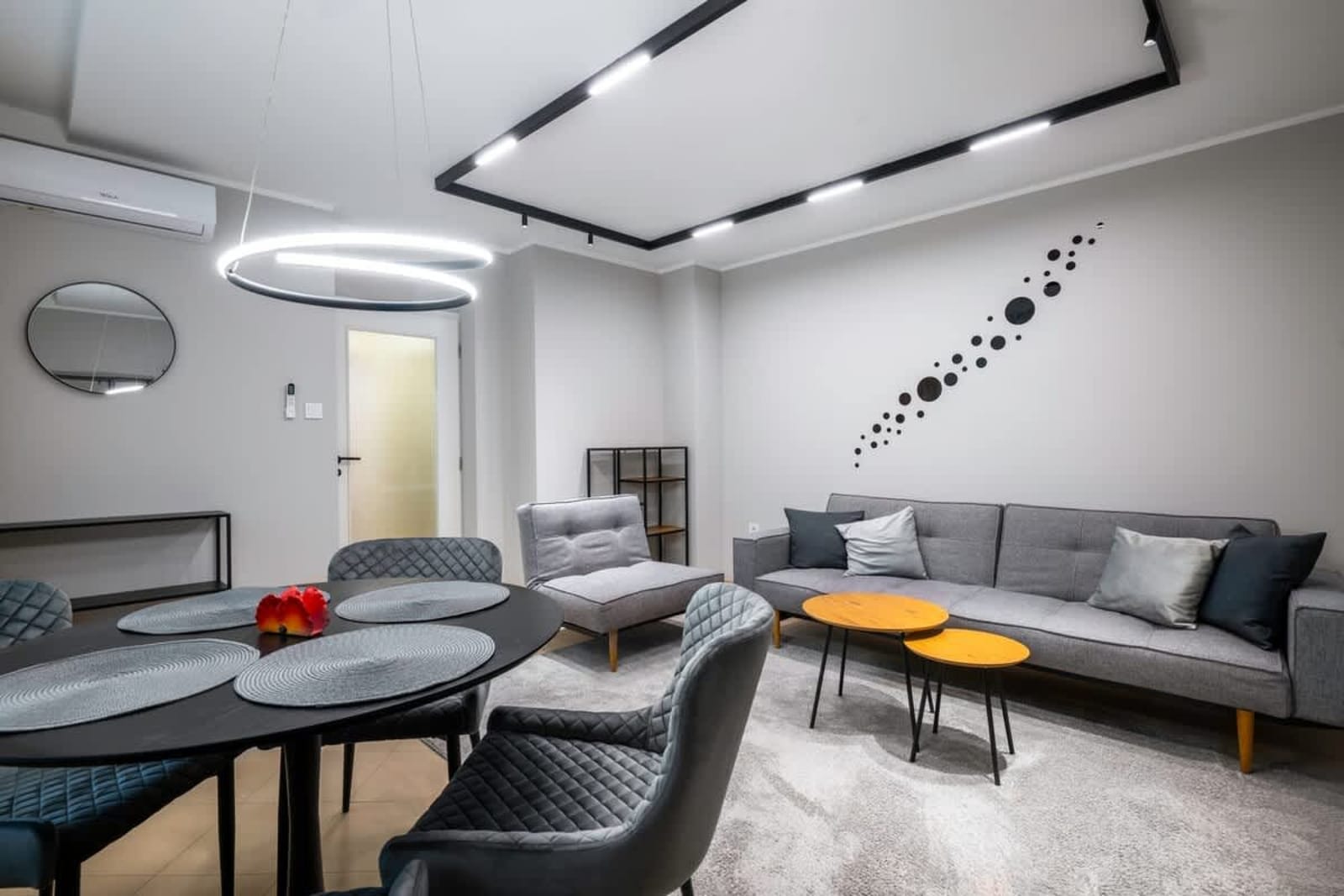 Silver Gem  1BD with desk and balcony - Photo 8