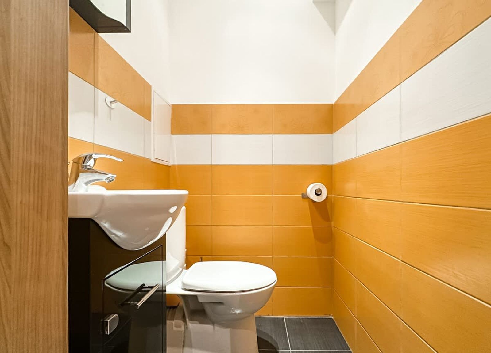 Modern 2BD Flat in Central Sofia + Workspace - Photo 15