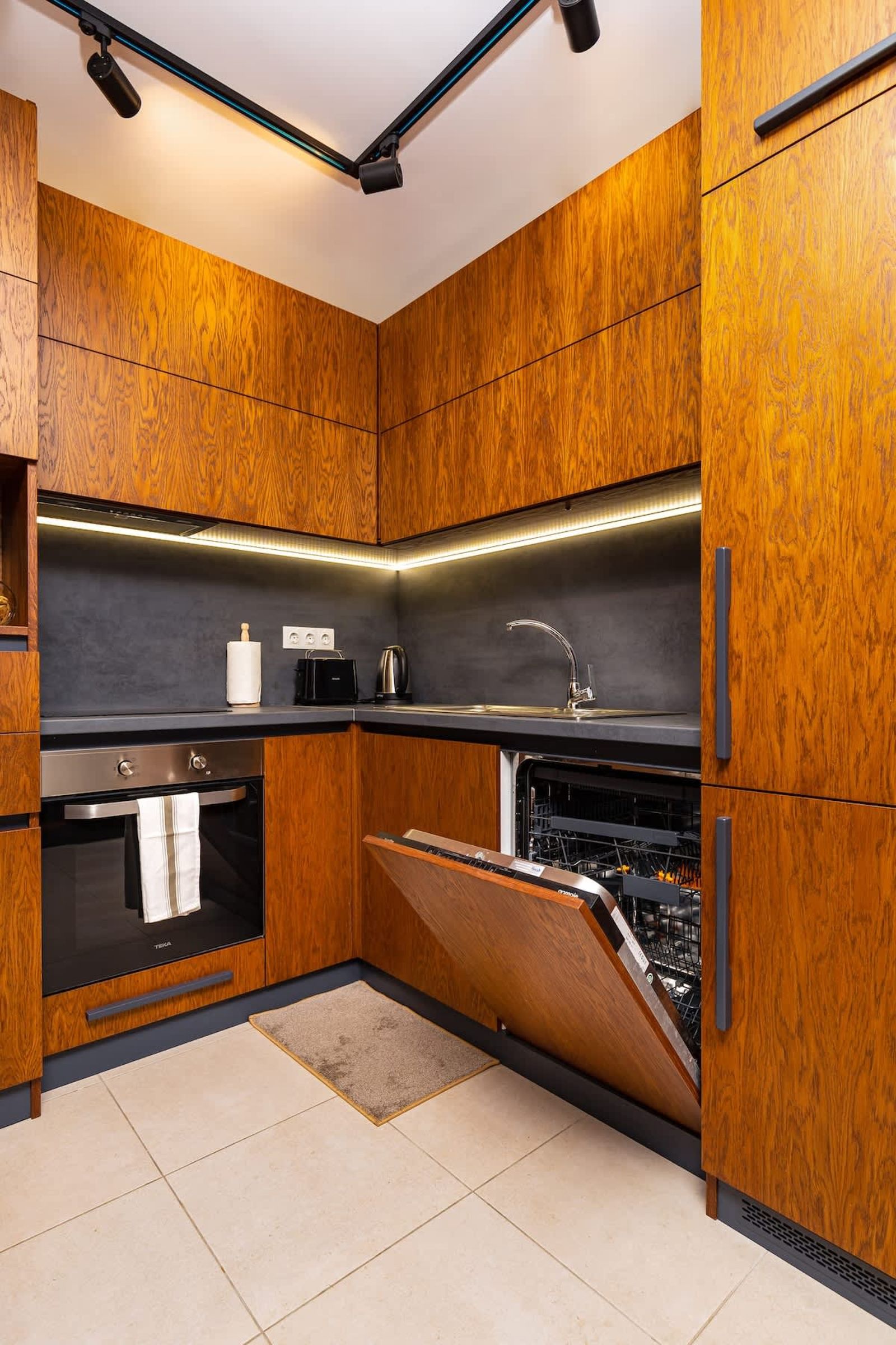 New Luxury &amp; Bright 2 Bedroom Apartment - Photo 25