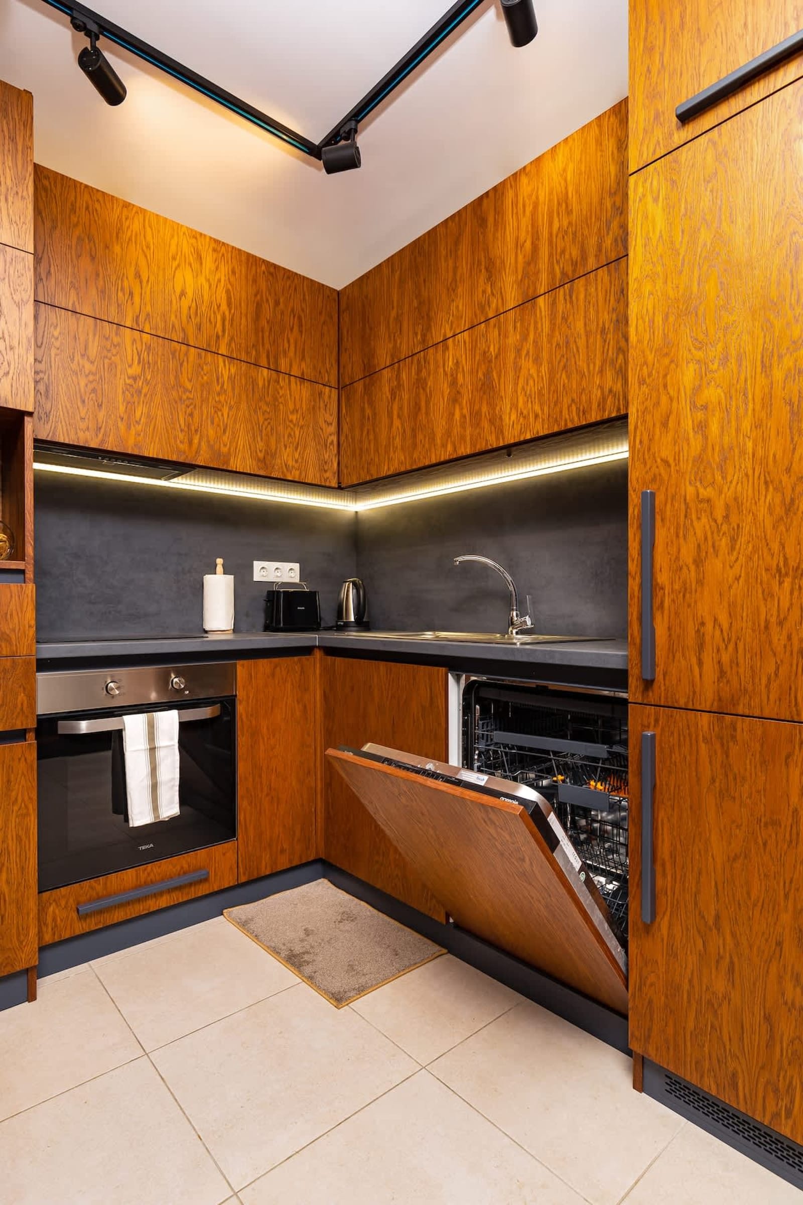 New Luxury &amp; Bright 2 Bedroom Apartment - Photo 25