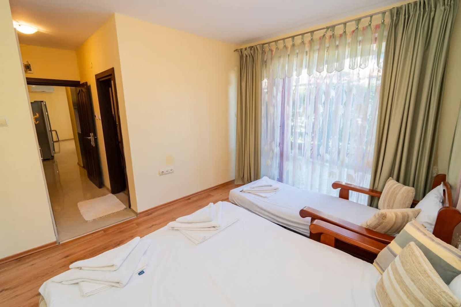 The Family Courtyard - Very LARGE 2BD Apartment - Photo 10