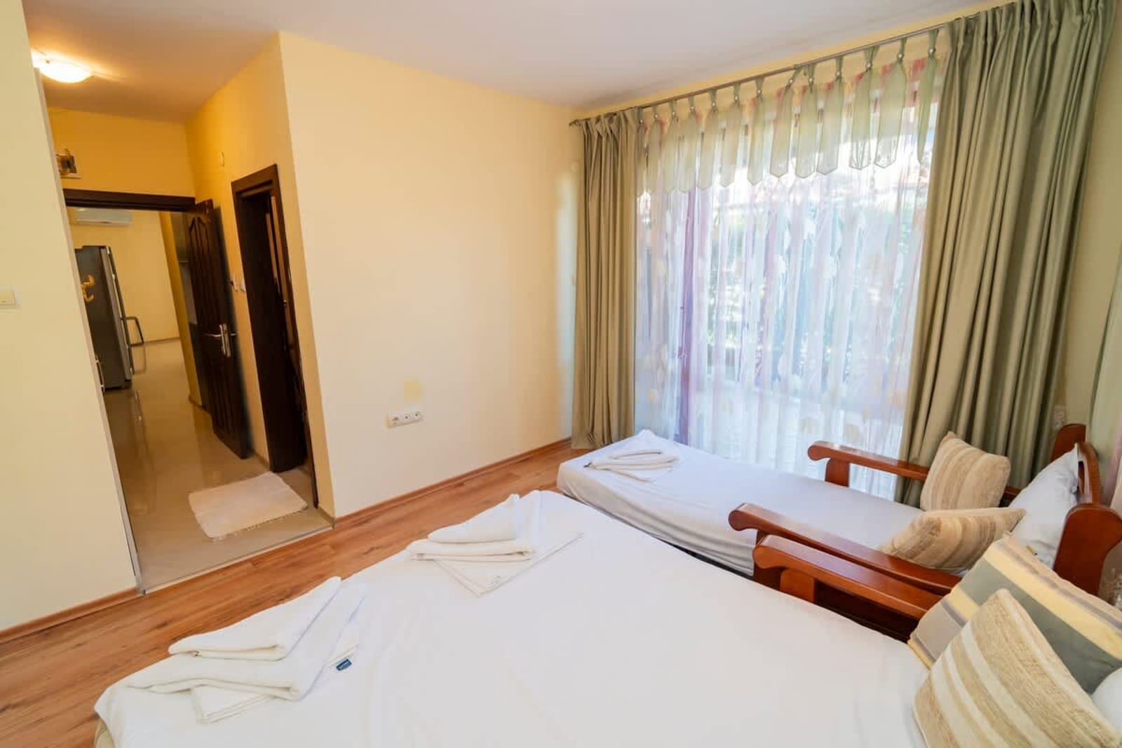 The Family Courtyard - Very LARGE 2BD Apartment - Photo 10