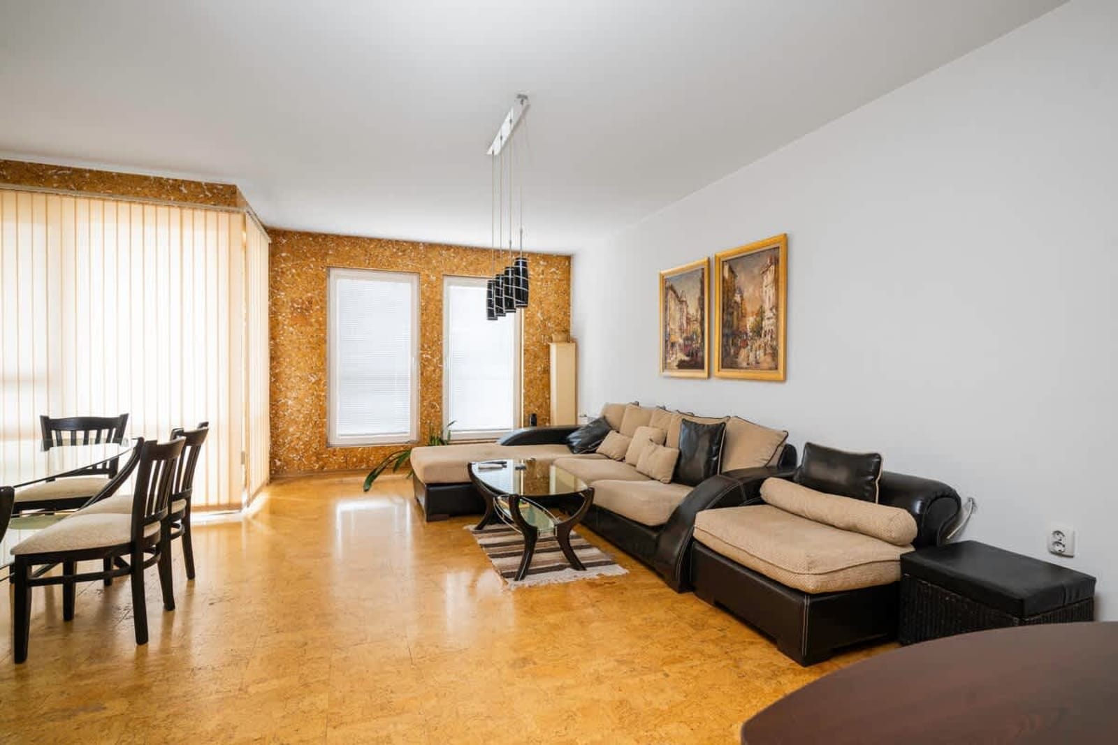 Vintage and Cozy 2BD Apartment in Prime Location - Photo 9