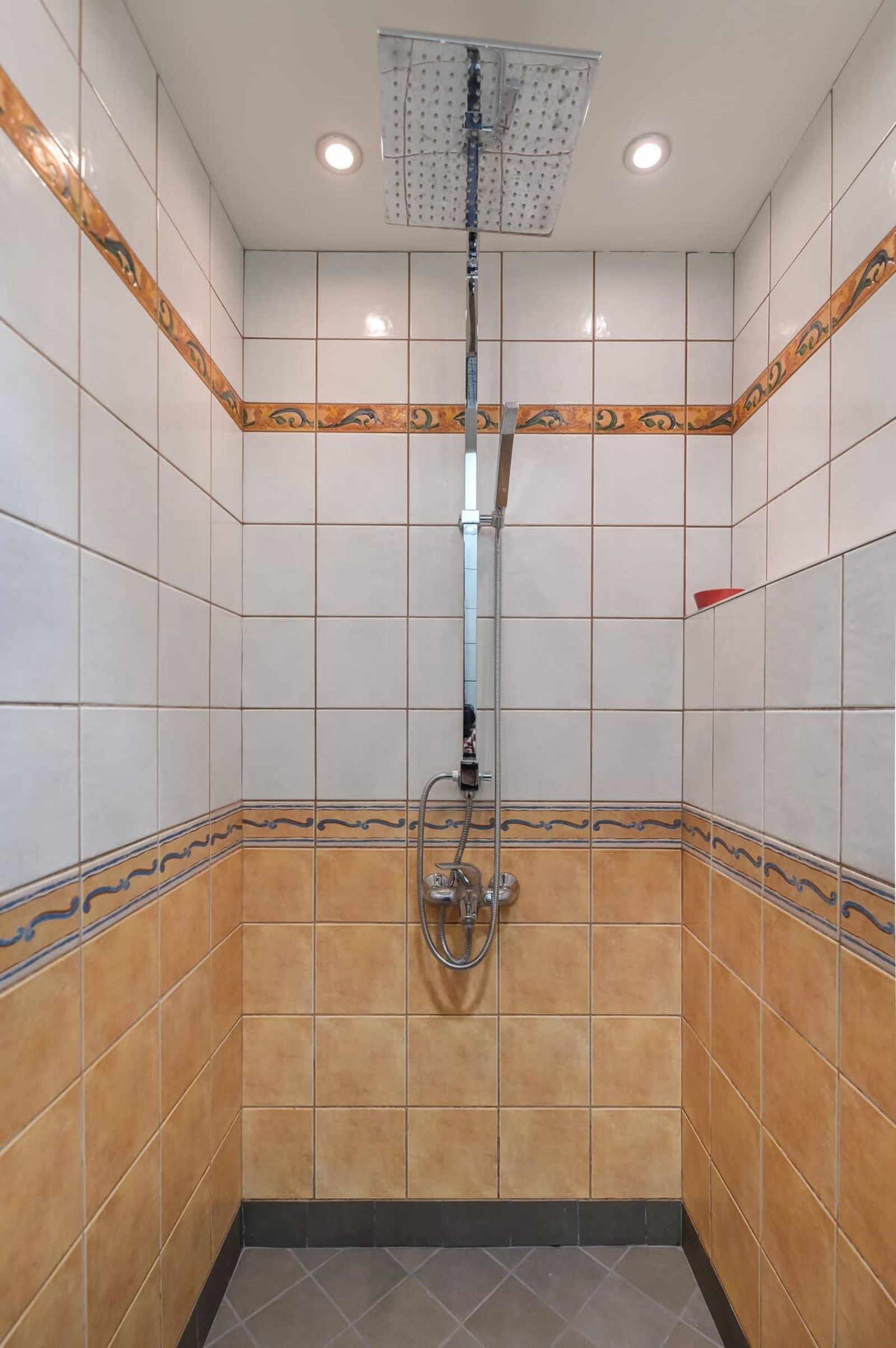 Colorful &amp; Elegant 2BD Flat – Premium Central Stay - Photo 22