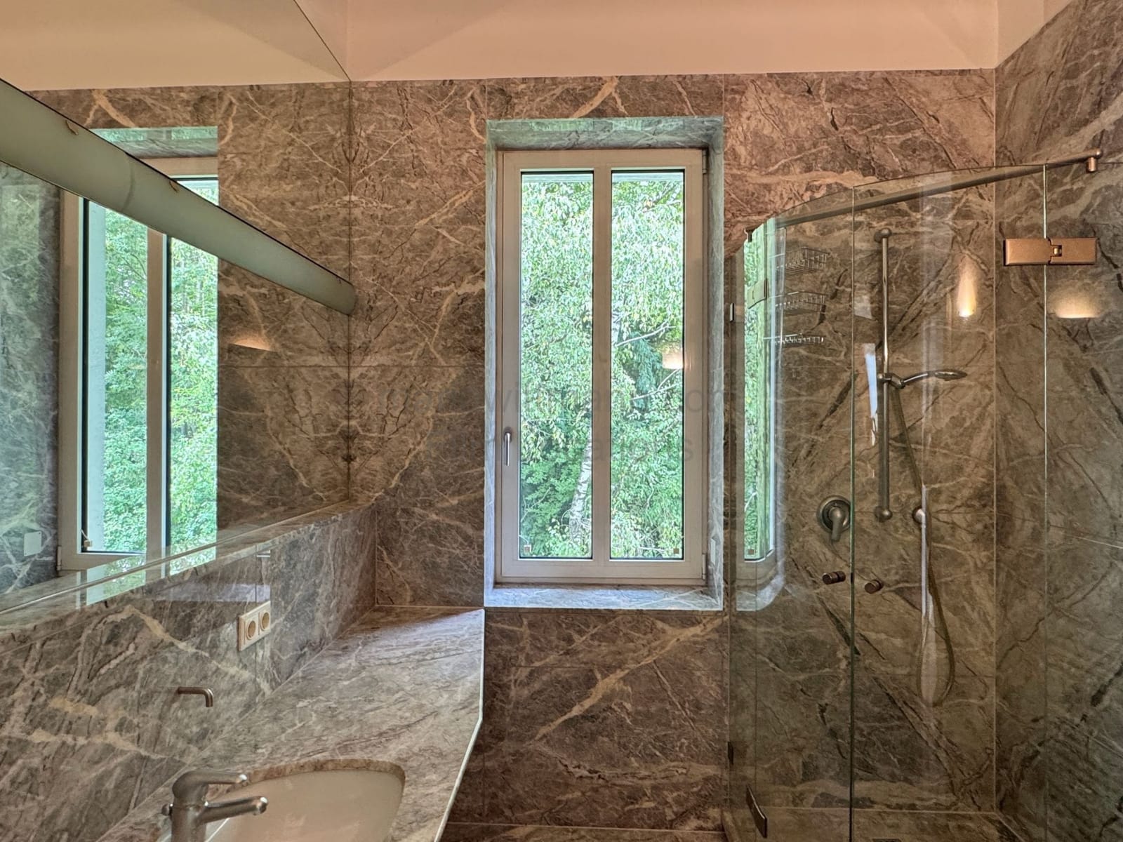 Location 500 - Photo 23