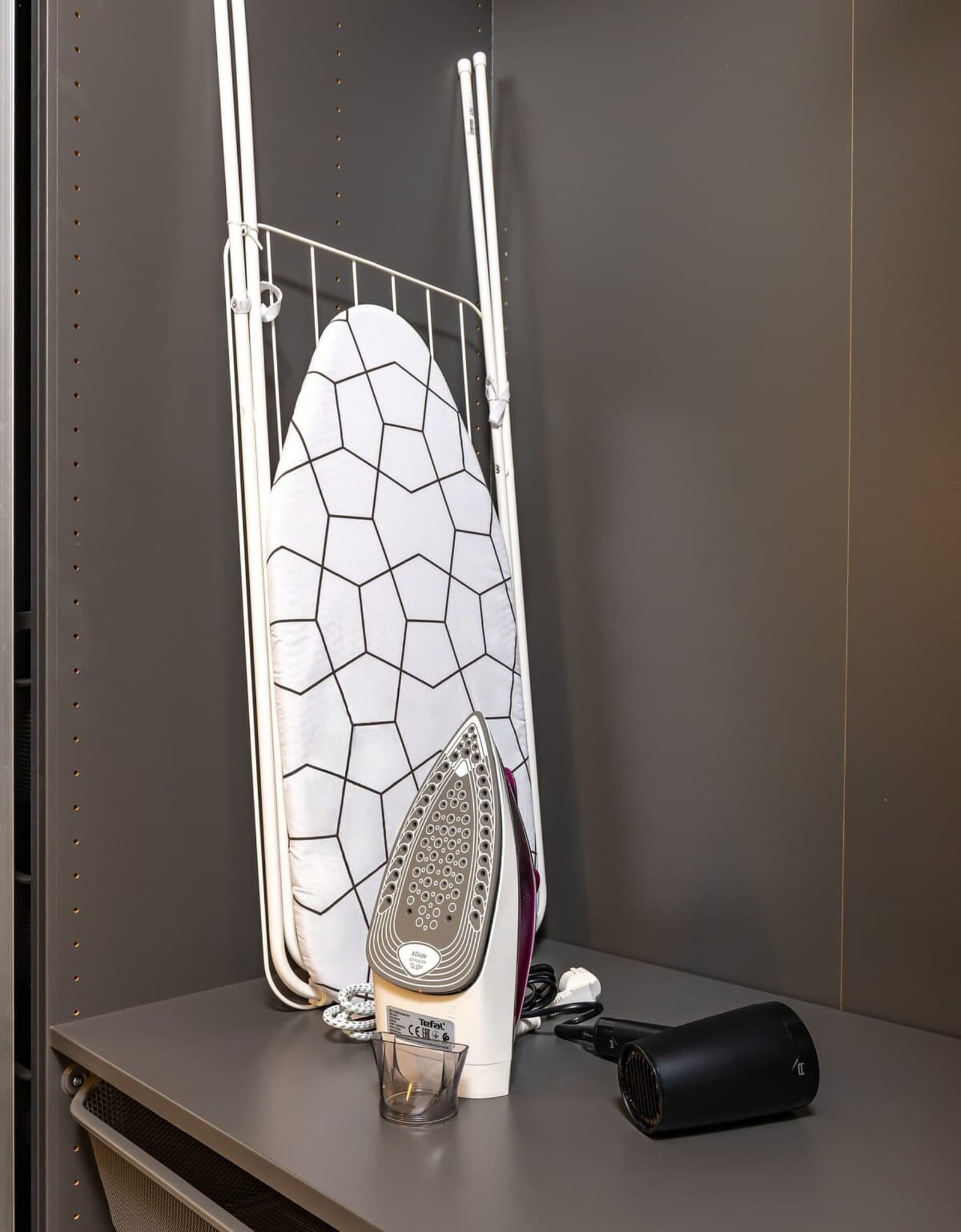 Downtown Modern Studio with Balcony - Photo 20