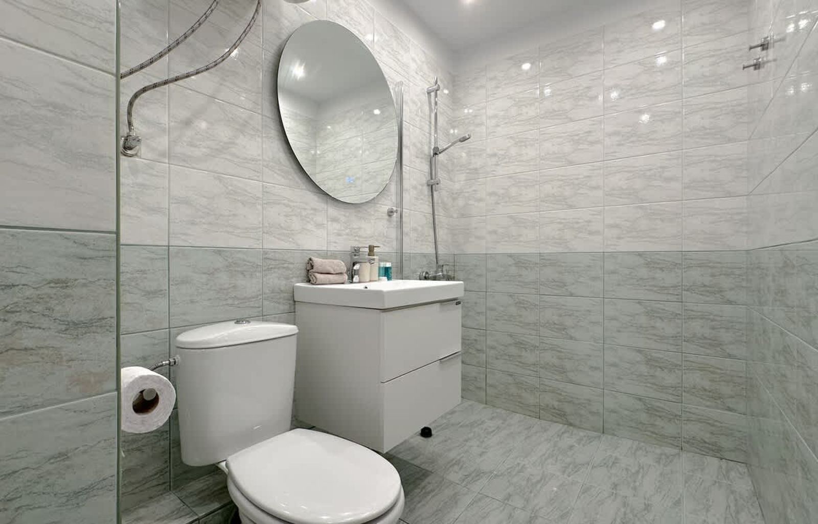 Sunny Sofia Studio with Balcony - Photo 9