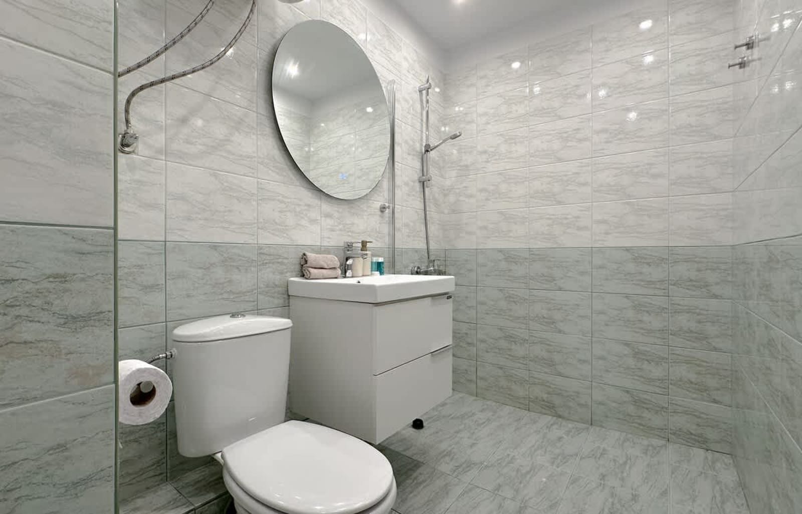 Sunny Sofia Studio with Balcony - Photo 9