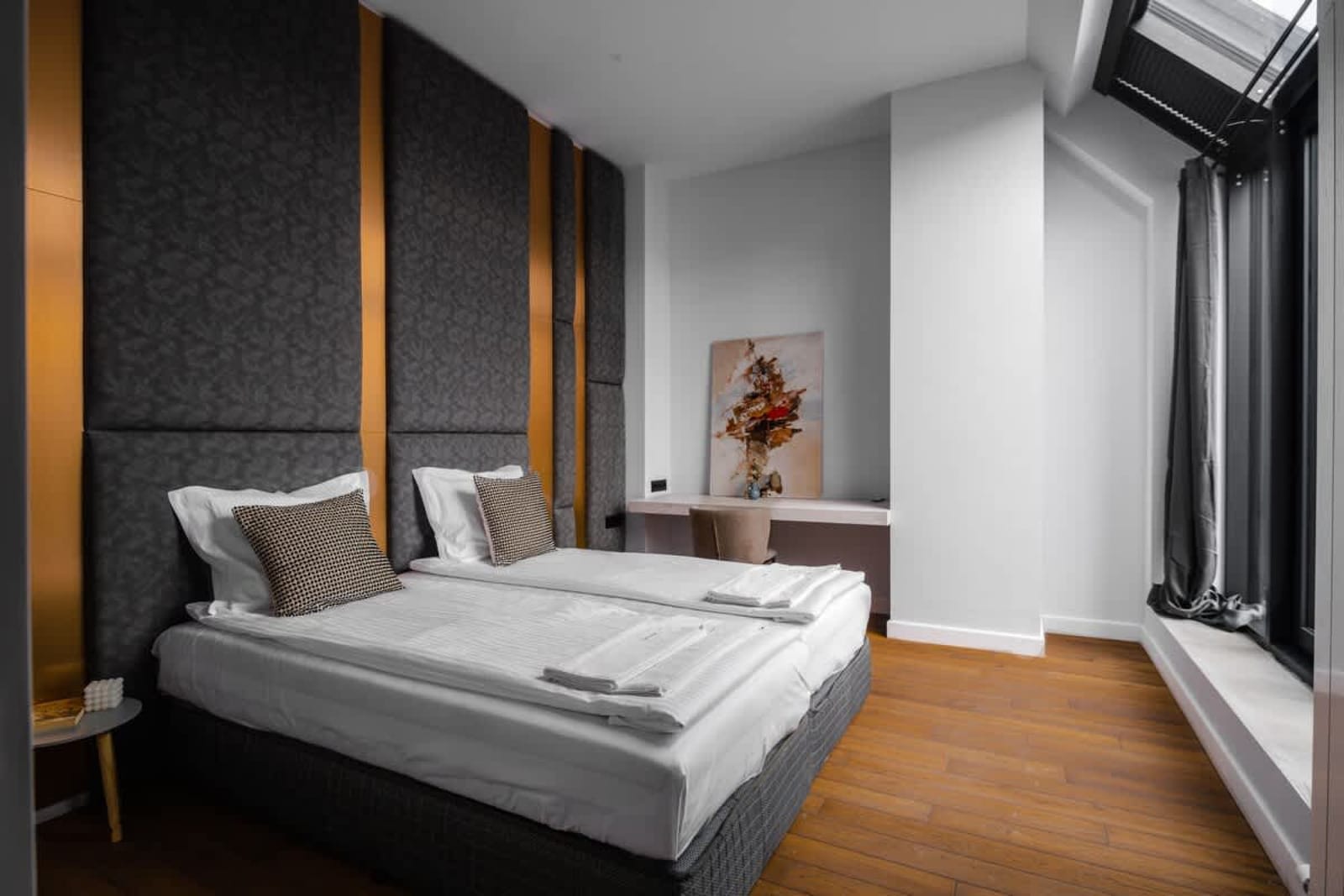 Exquisite Penthouse: Luxe Living with City Views - Photo 29