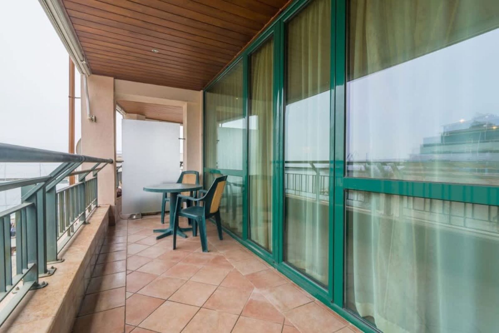 Marina City  Studio with Balkony &amp; Desk - Photo 3