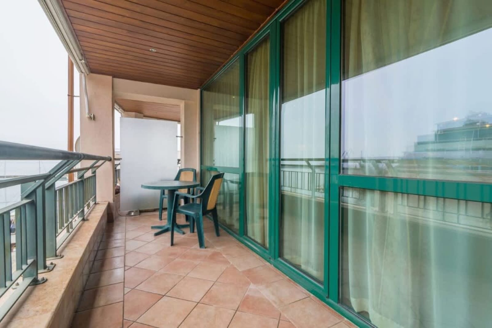 Marina City  Studio with Balkony &amp; Desk - Photo 3