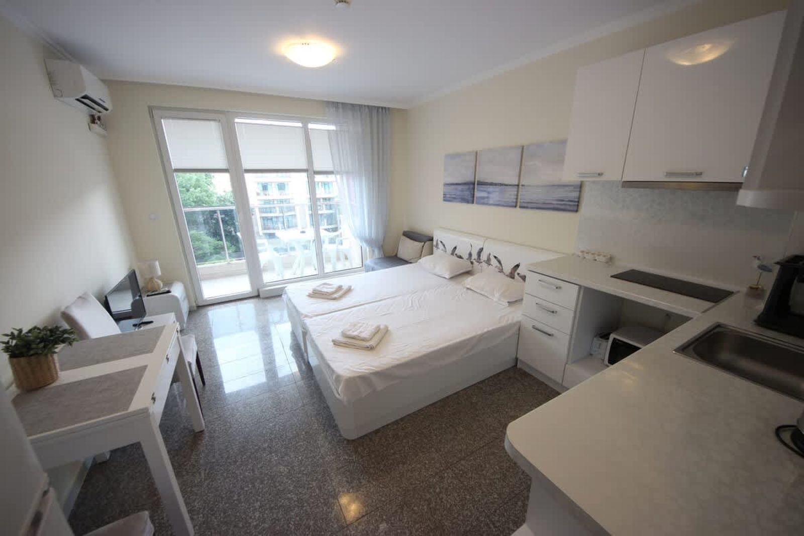 Family Studio with balcony in Admiral Plaza - Photo 20