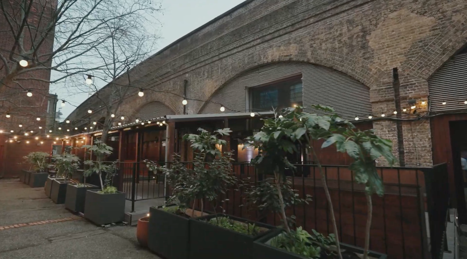 Three Railway Arch Industrial Venue with a Courtyard in Shoreditch - Photo 36