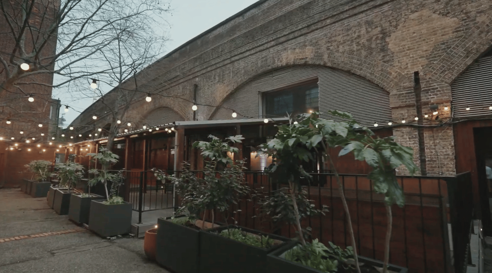 Three Railway Arch Industrial Venue with a Courtyard in Shoreditch - Photo 36