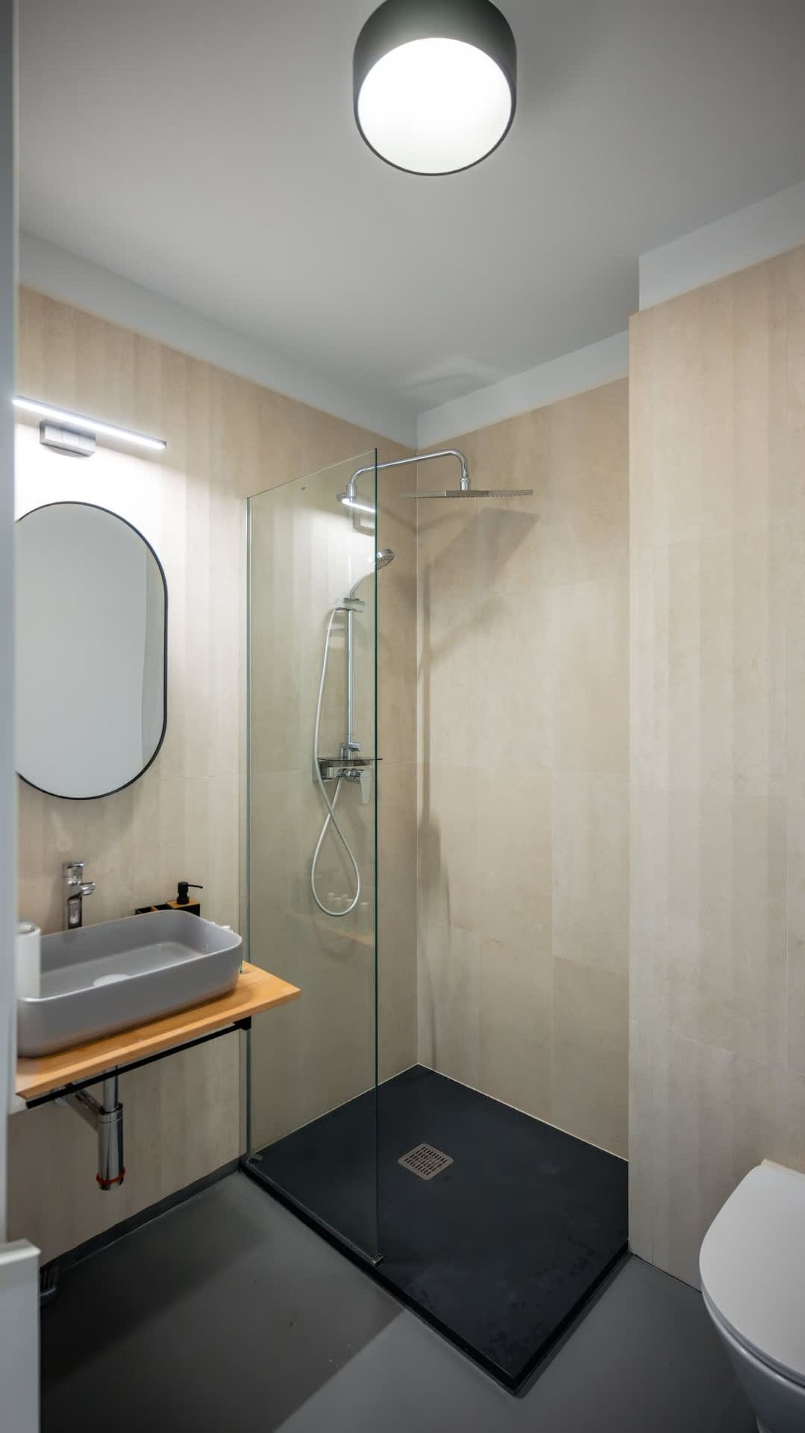 Aviva City Stay – 3 Private Studios Downtown - Photo 15