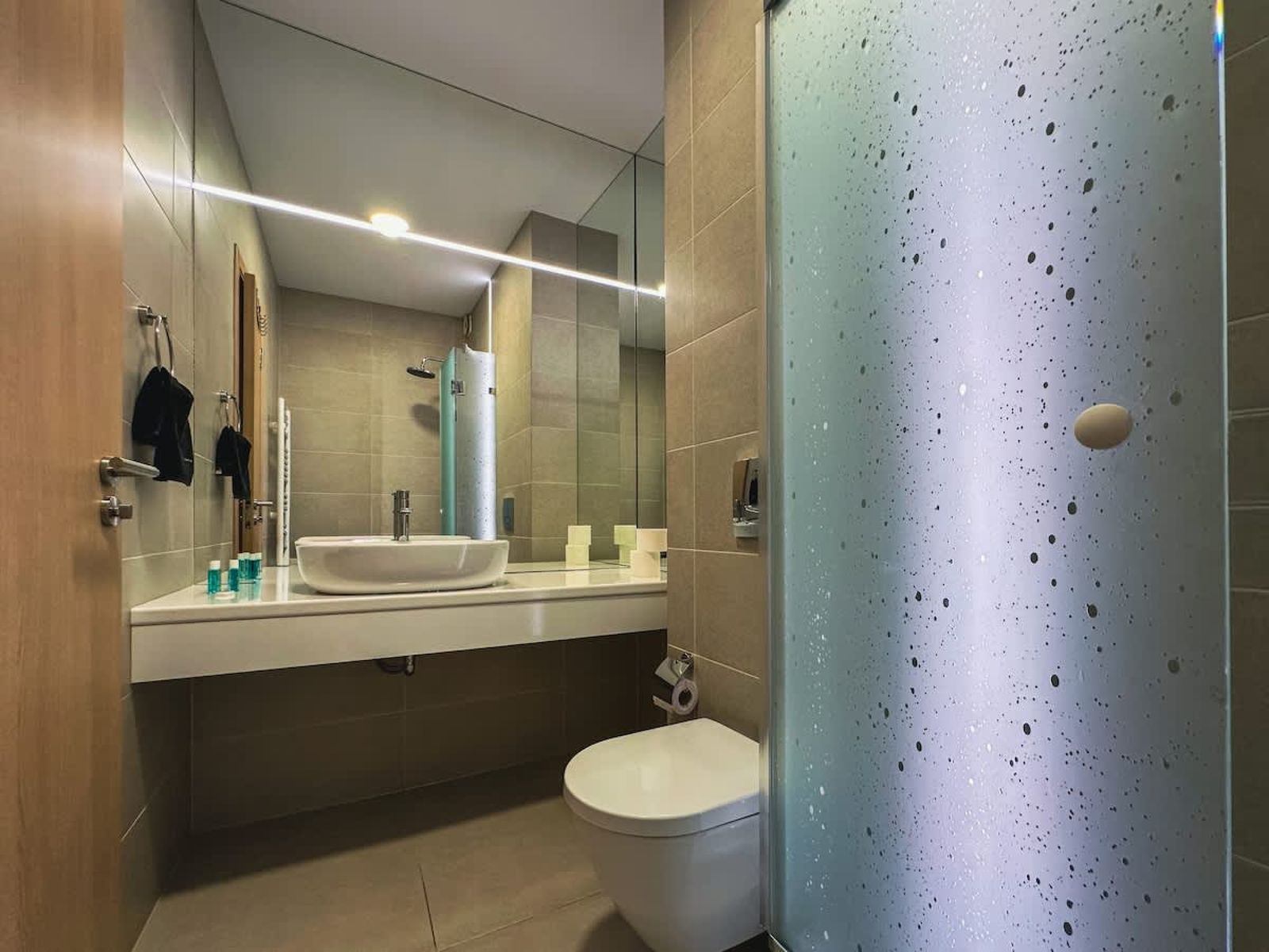 Quiet &amp; Comfortable Urban Retreat - Photo 16