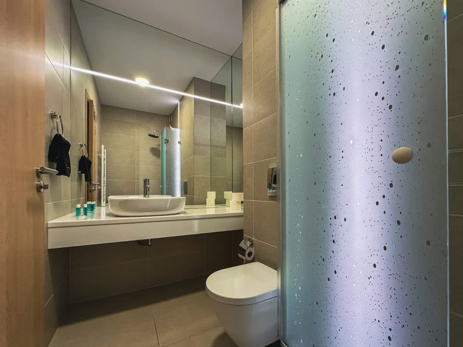 Quiet &amp; Comfortable Urban Retreat - Photo 16