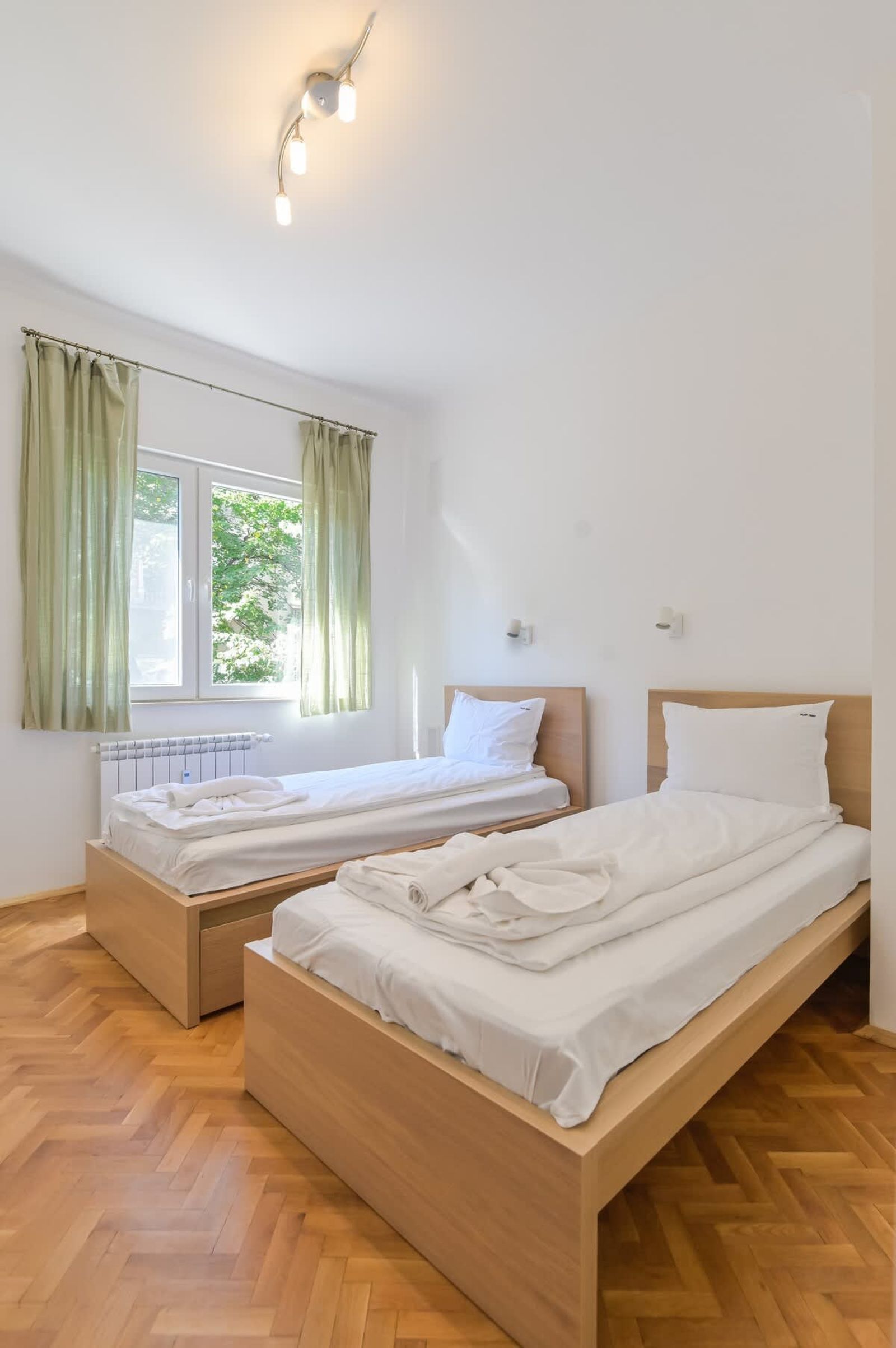 Bright Two-Bedroom Apartment in Top Center - Photo 18