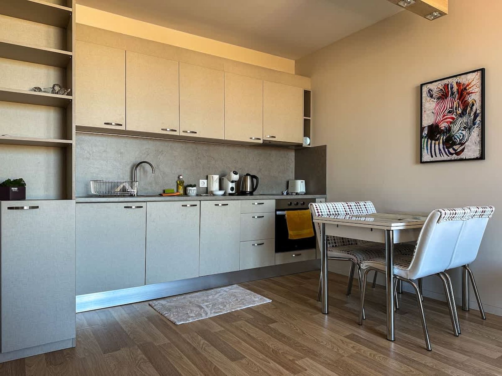 Quiet &amp; Comfortable Urban Retreat - Photo 2