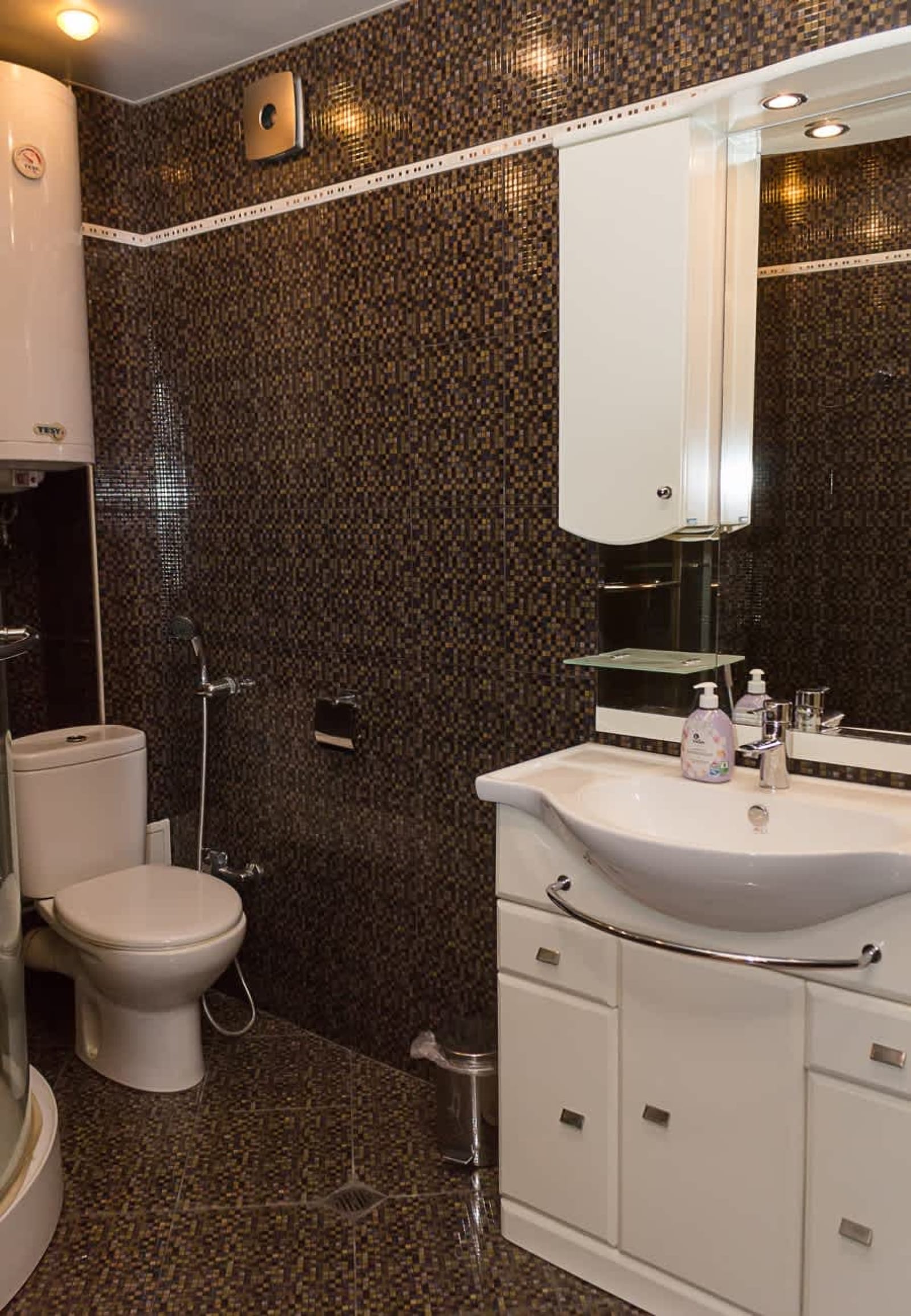 Varna Gem: 2BD Flat with Sunny Balcony - Photo 32