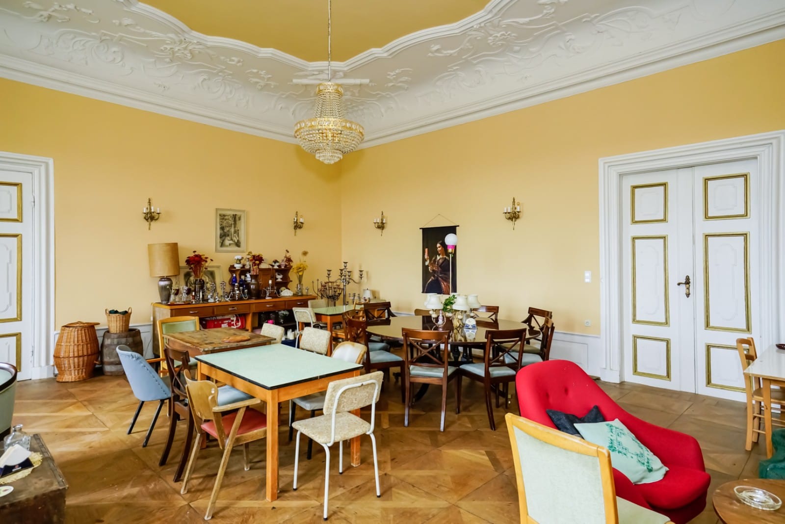 Castle of Burgscheidungen is a baroque secular building_12