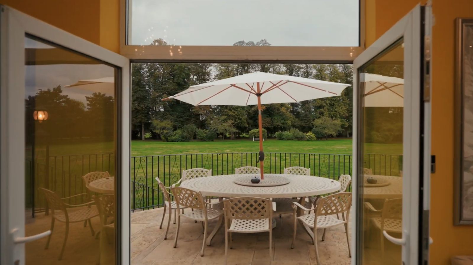 Elegant Regency estate with a private lake and indoor pool, quirky details - Photo 15