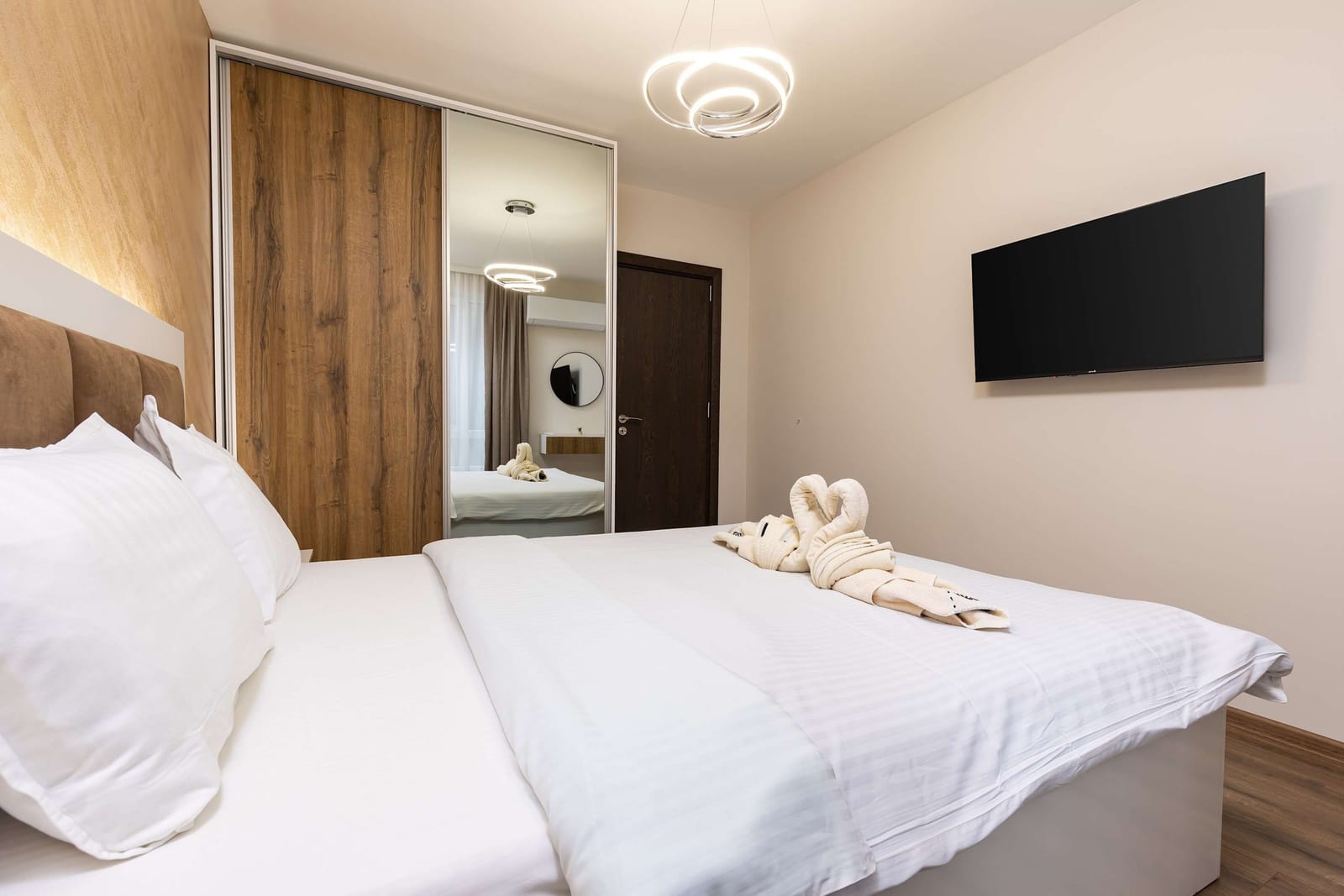 The Cozy Nest - Modern 1BR with Balcony - Photo 13