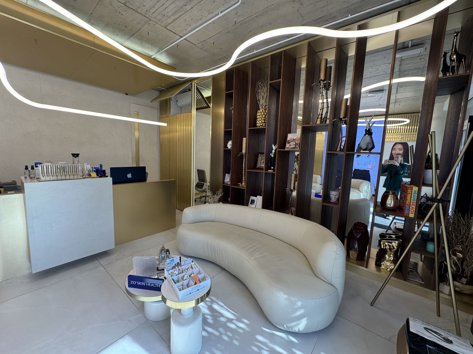 Dermatology &amp; Plastic Surgery Clinic - Photo 12