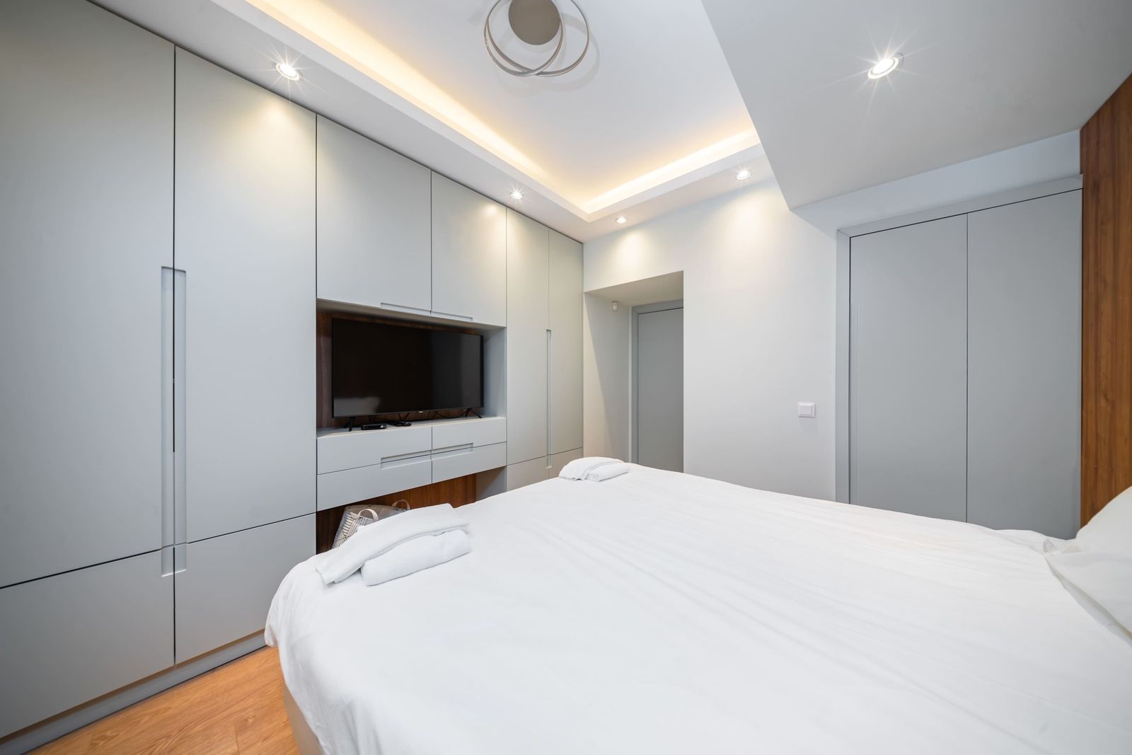 Modern 2BR in the Heart of the City - Photo 16