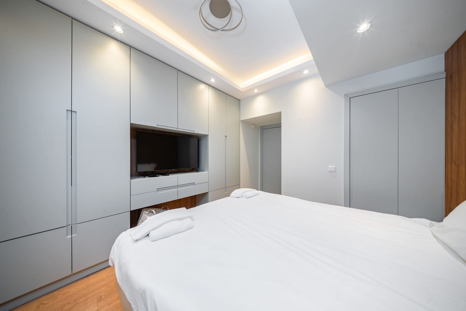 Modern 2BR in the Heart of the City - Photo 16