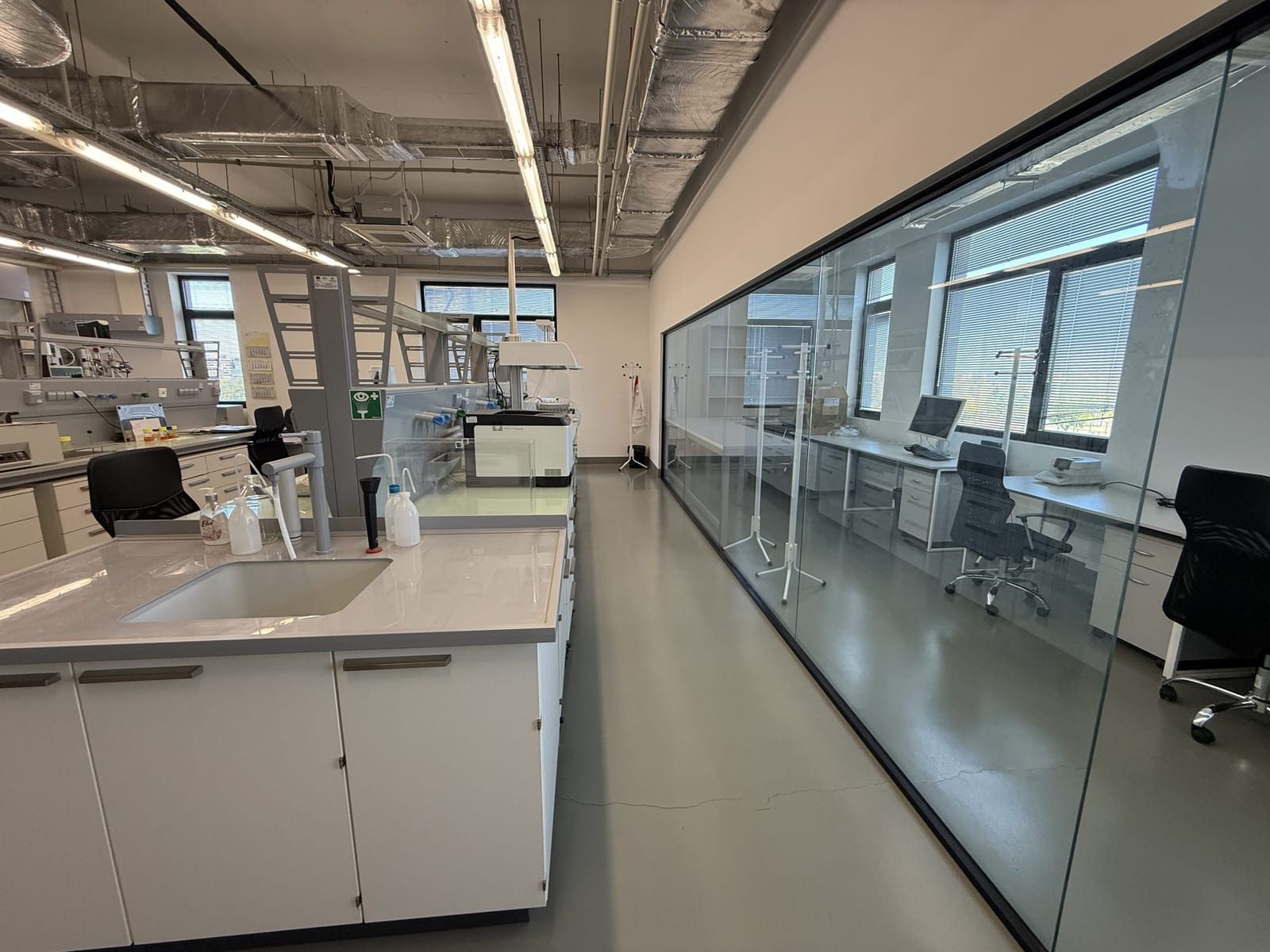 Modern Laboratory in Sofia - Photo 27