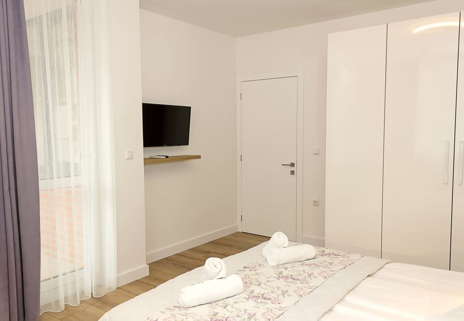 Modern Seaside Retreat 1BD Apartments - Photo 14