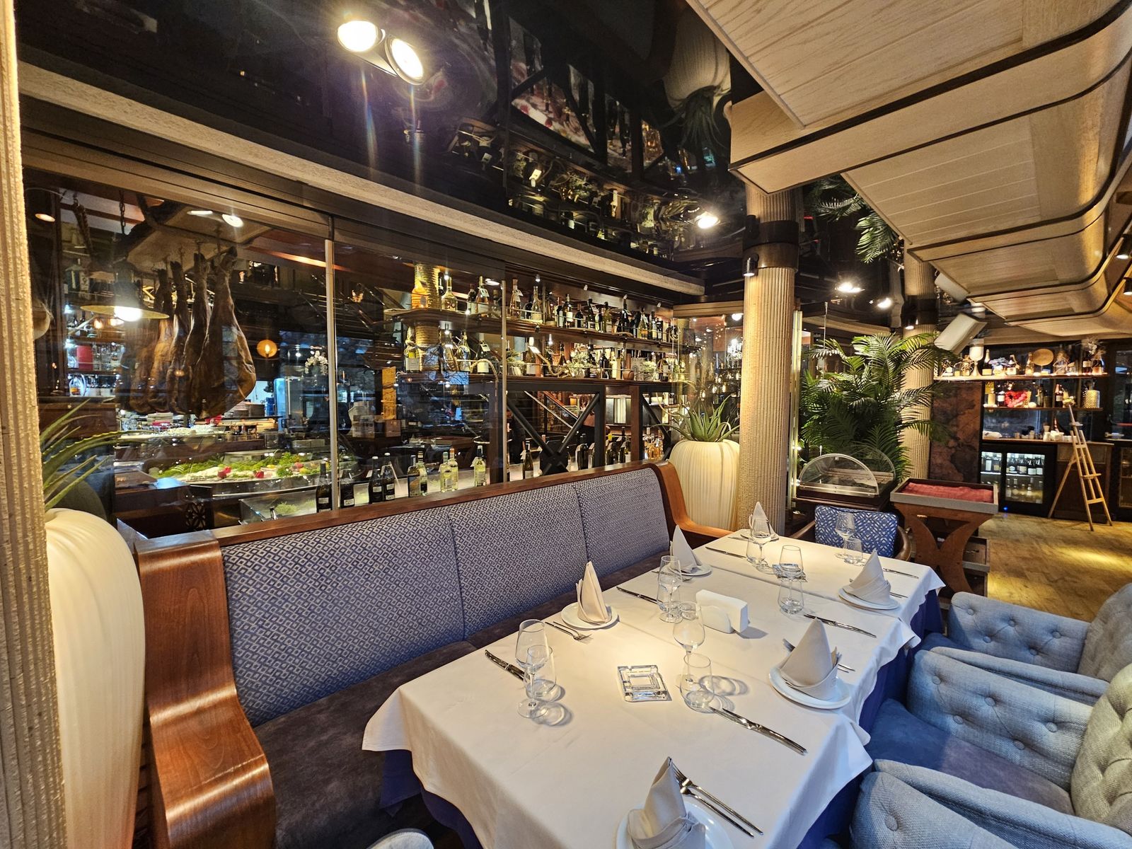 Adventurous High-luxury Restaurant in Sofia - Photo 7