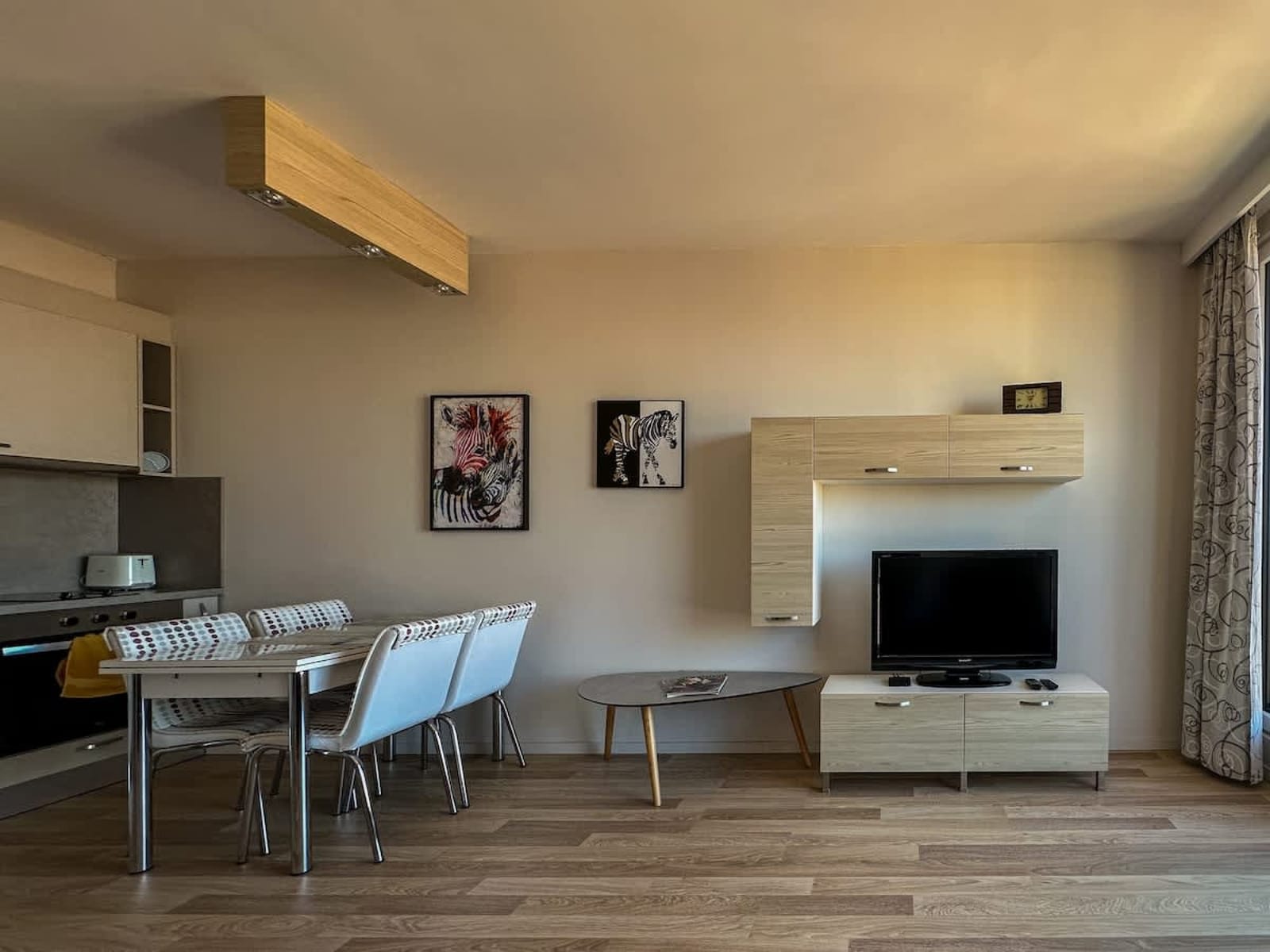 Quiet &amp; Comfortable Urban Retreat - Photo 8