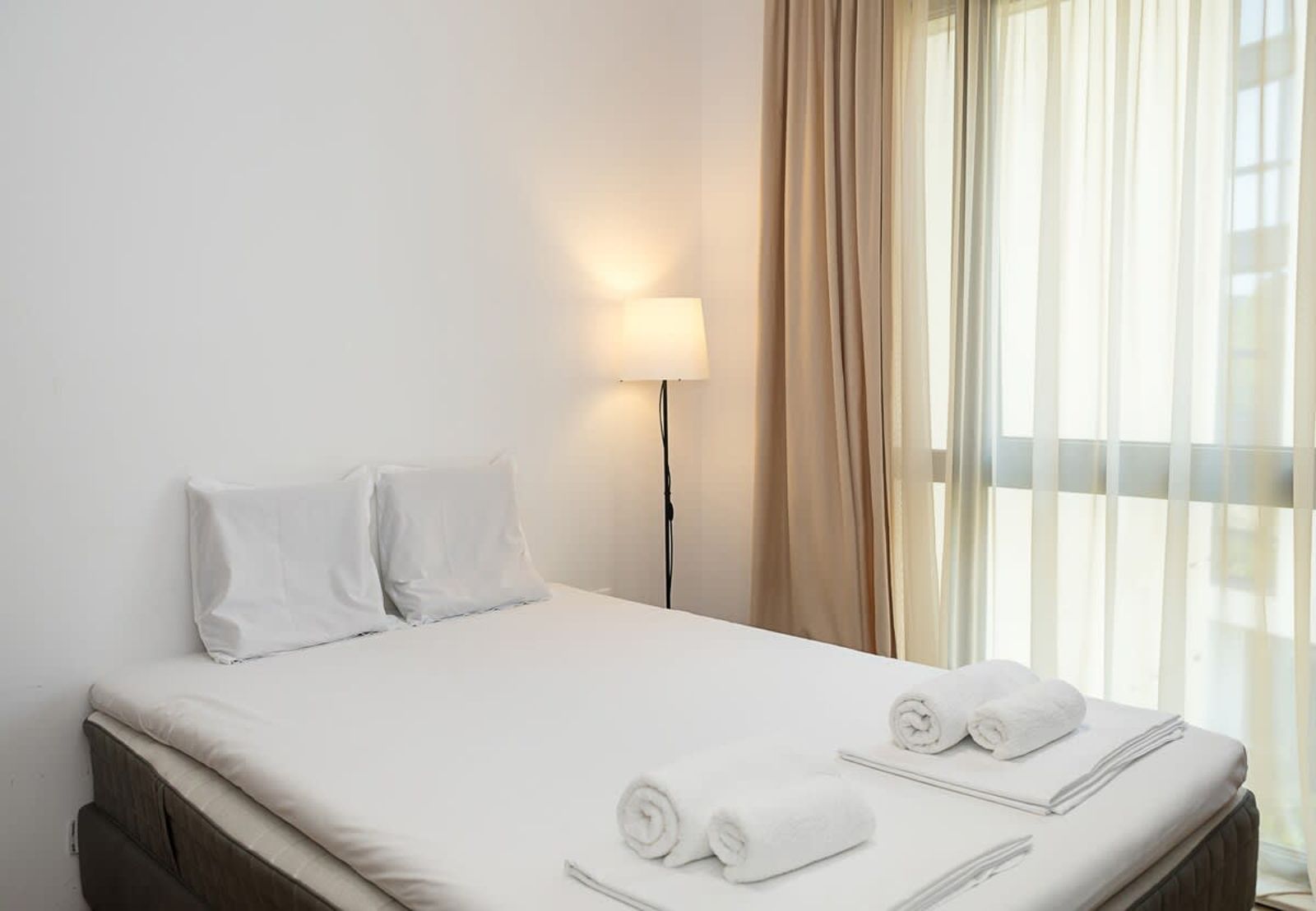 Modern 2-Bedroom Flat with Balcony in Azur Premium - Photo 3