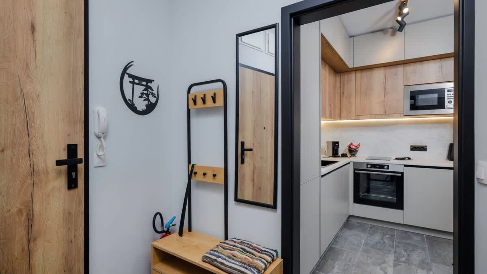 Fresh &amp; Modern Apartment with Balcony - Photo 19