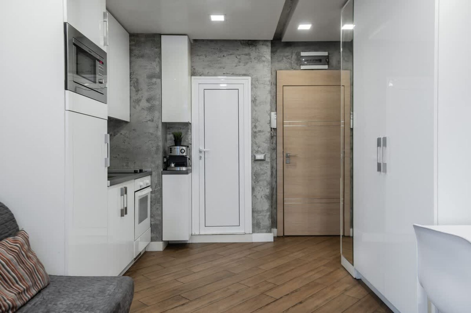 Designer Studio | High-Speed Wi-Fi + AC + Balcony - Photo 9