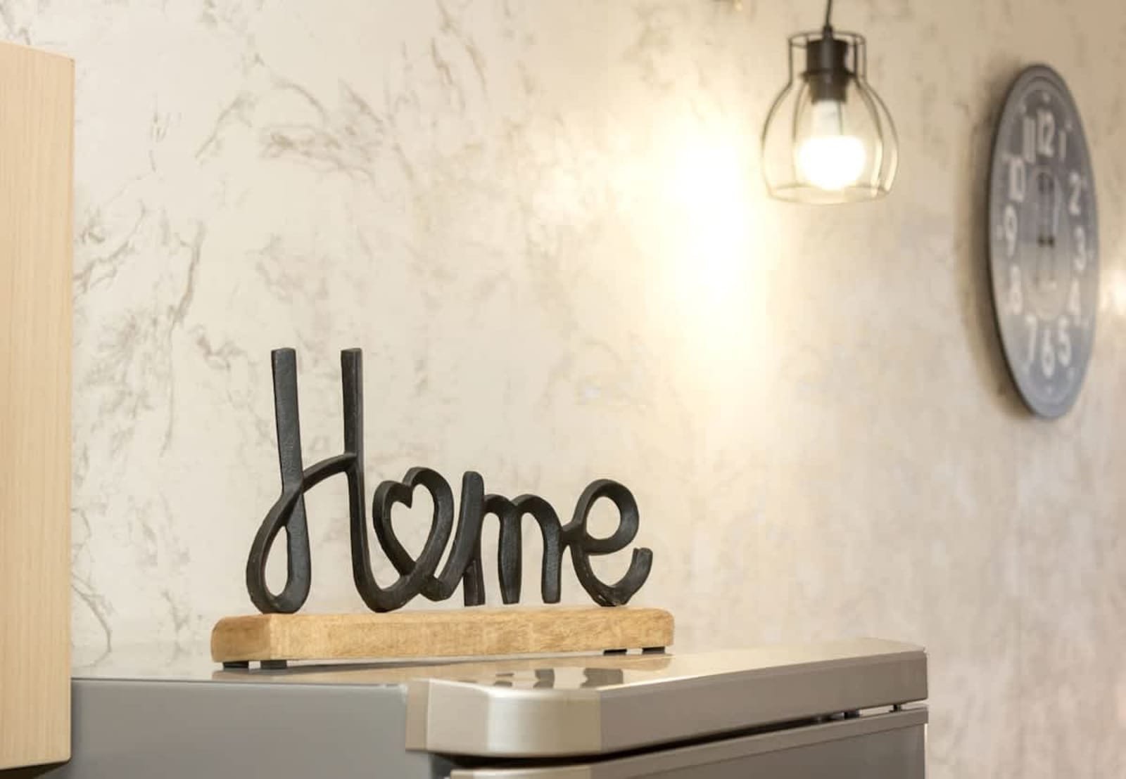 Bright 1-bedroom Flat with Balcony in Golden Sands - Photo 8