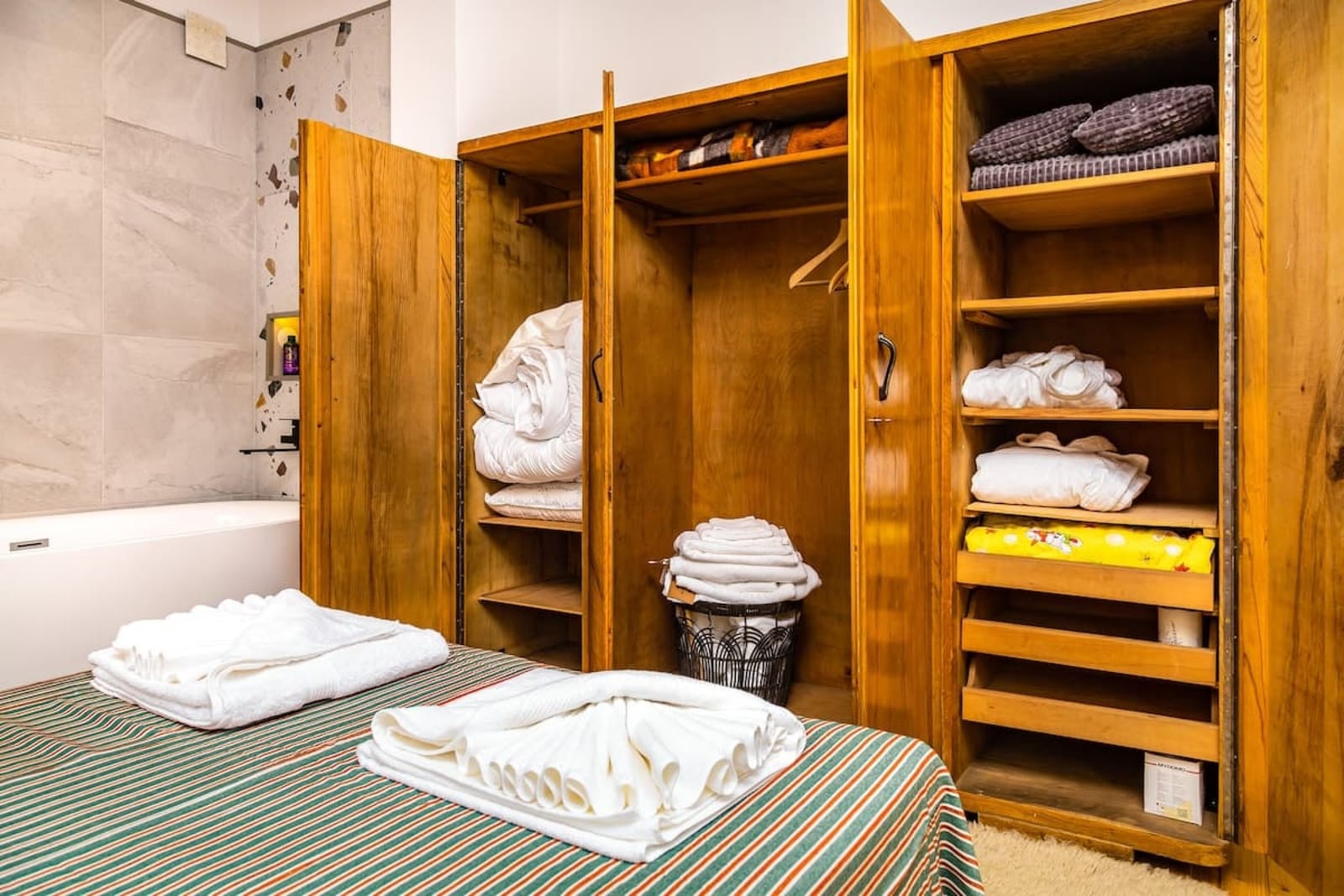 Chic and Charming 2BD Flat in the Heart of Plovdiv - Photo 23