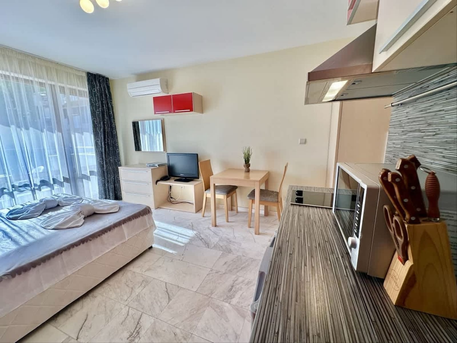 River Park Cozy Studio with pool view - Photo 5