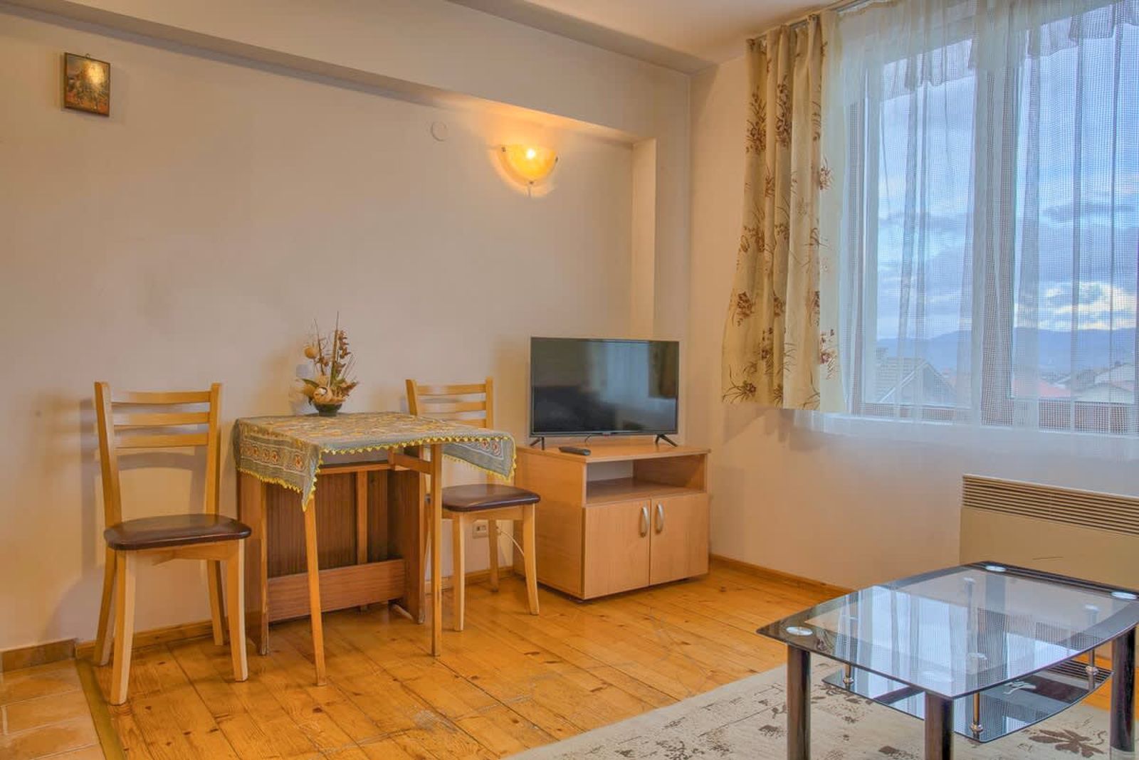 Cozy Colorful Studio at the foot of the Mountain - Photo 2