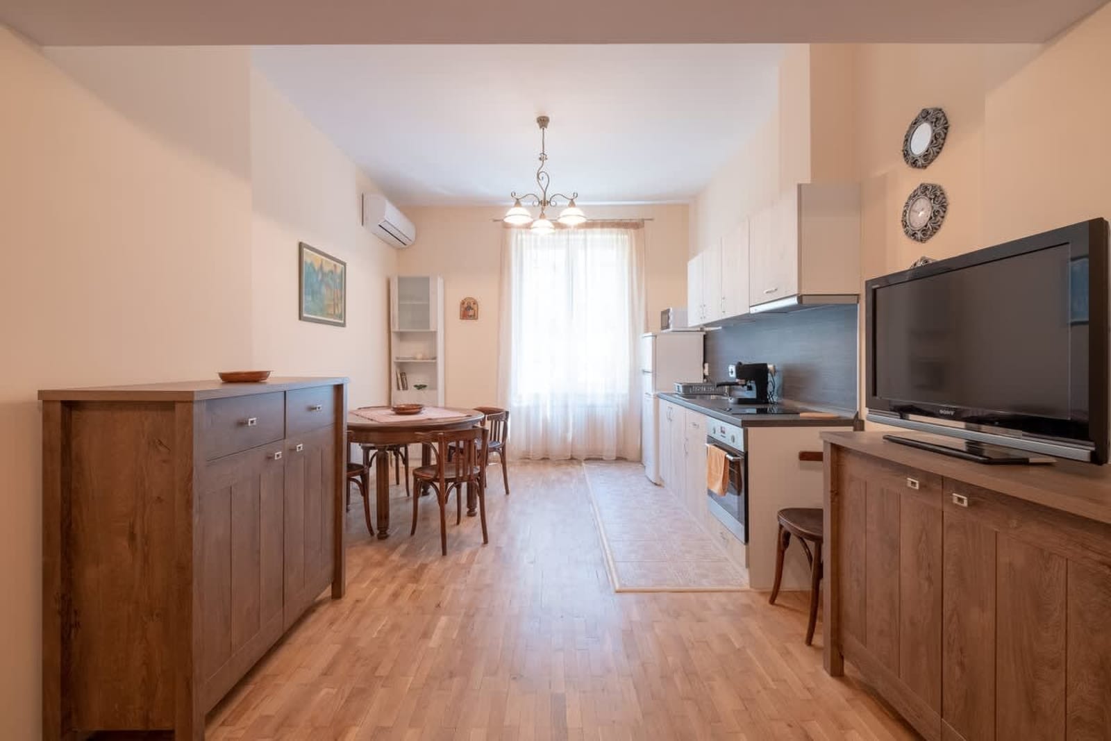 Urban Haven Retreat - Photo 5