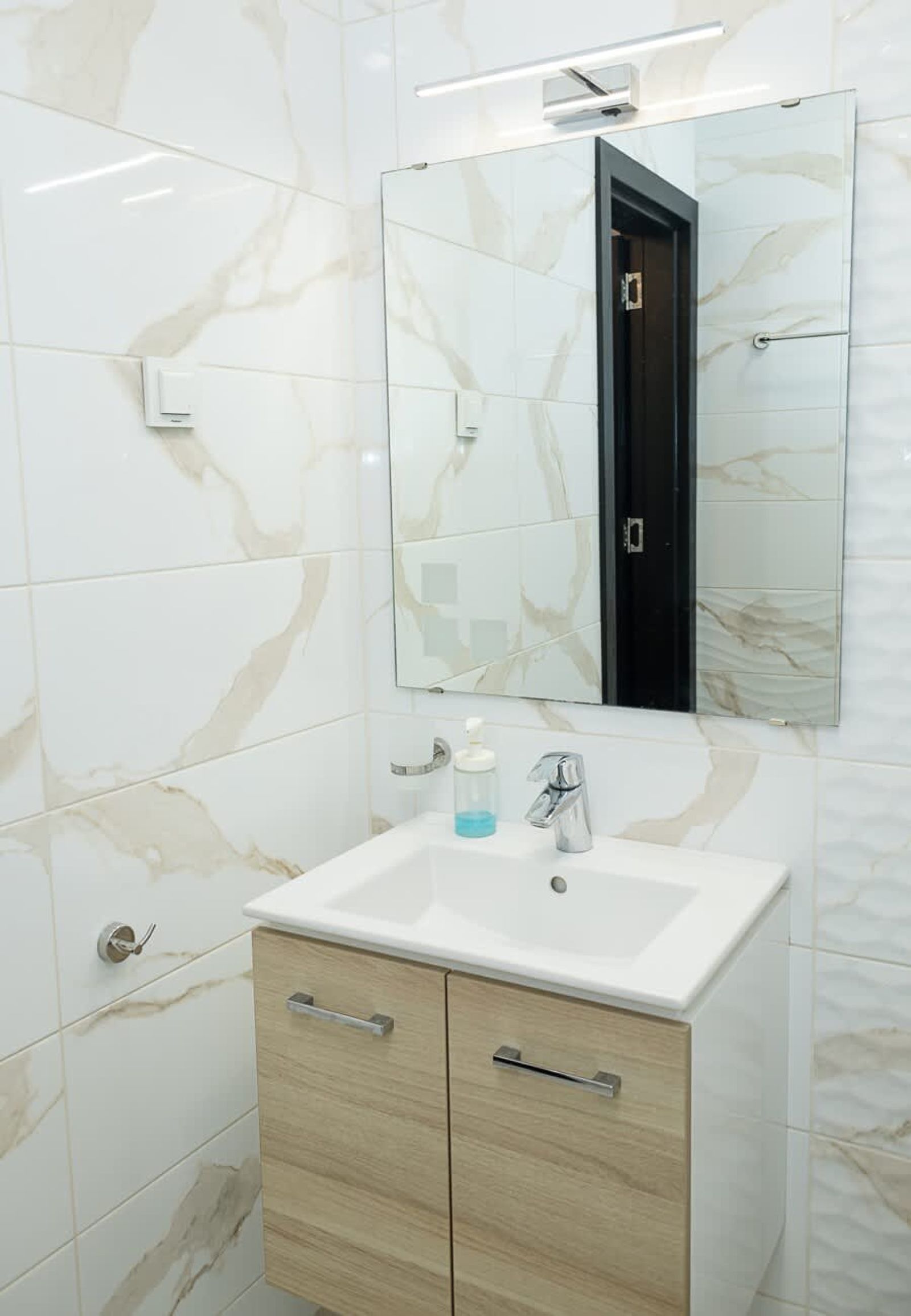 BuenaVista | Modern Comfort near Varna City Center - Photo 13