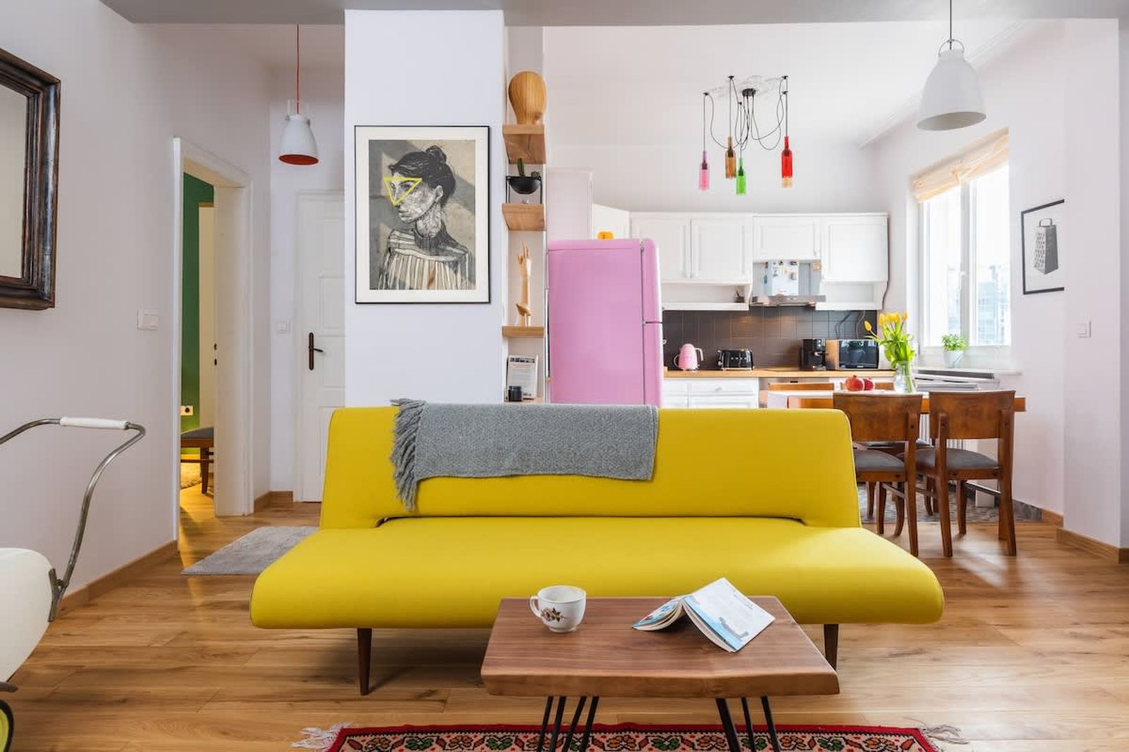 Eclectic and boutique designers apartment/ parking - Photo 18