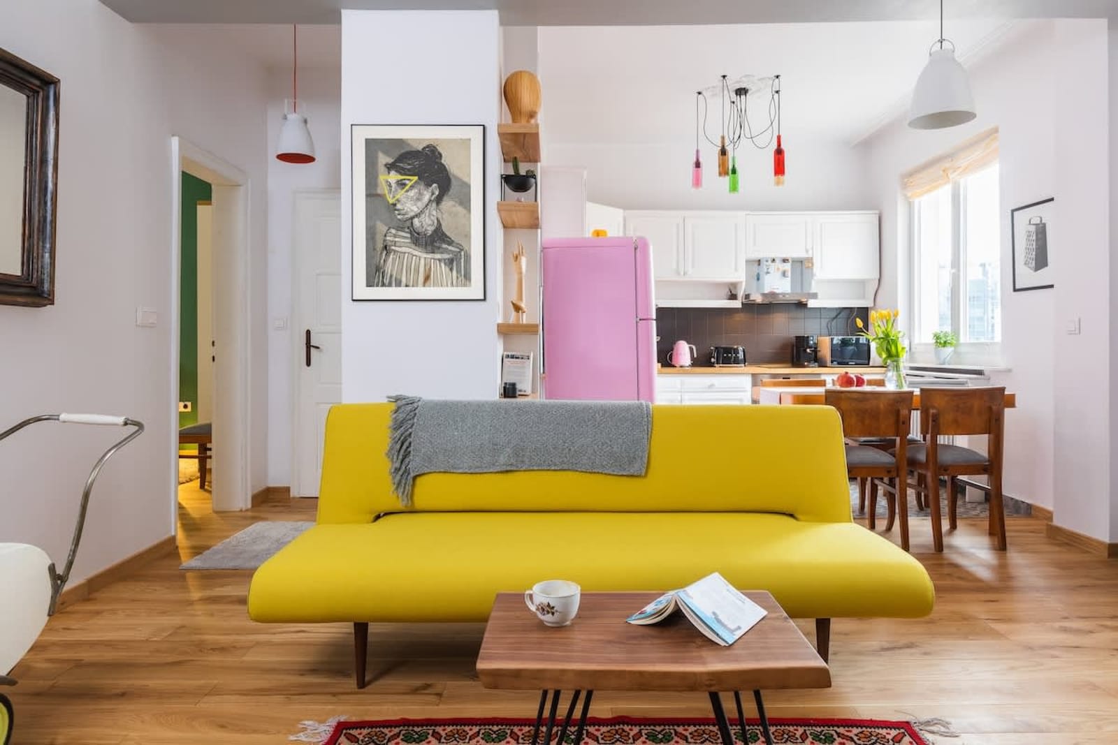 Eclectic and boutique designers apartment/ parking - Photo 18