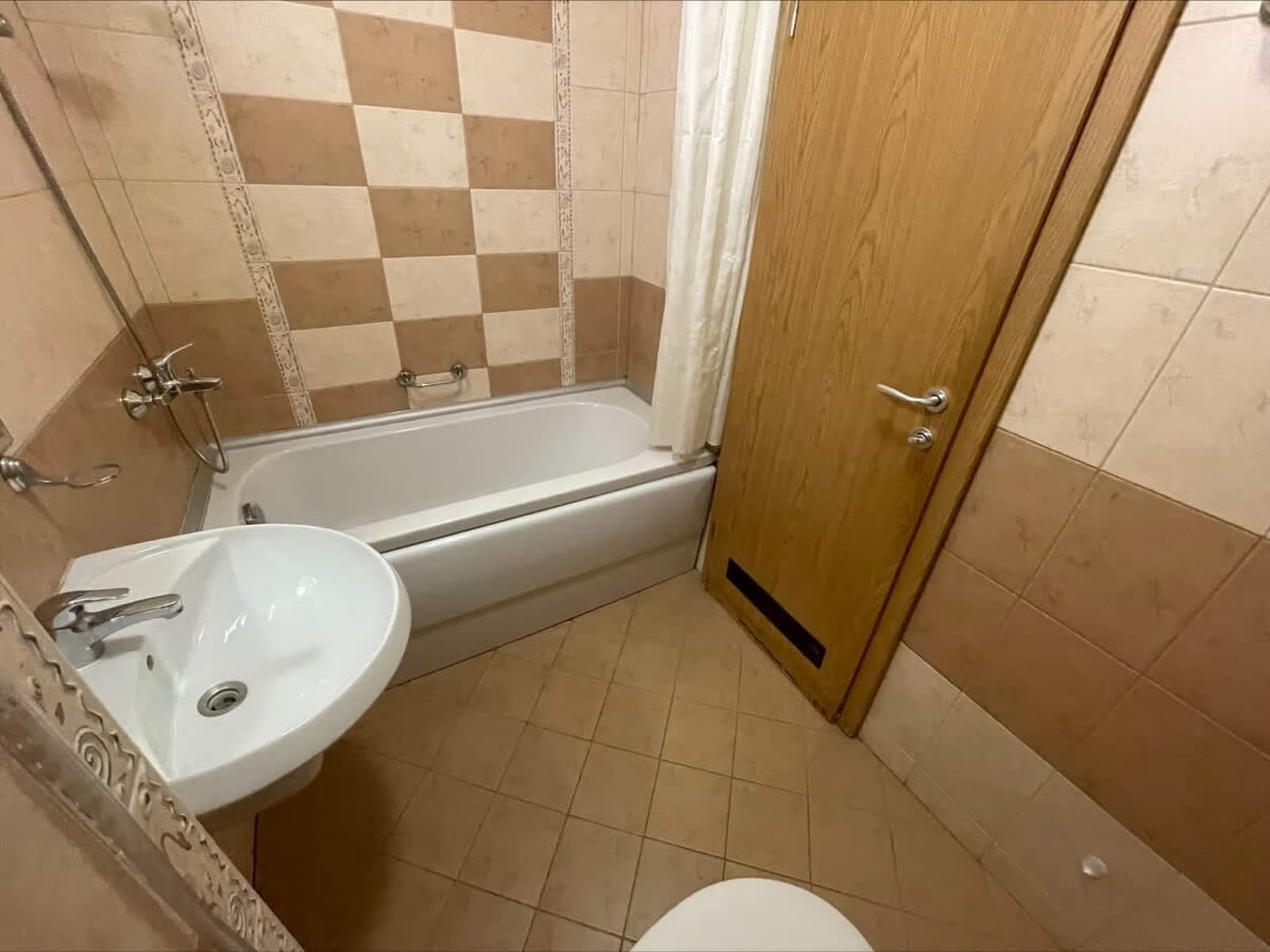 Cozy 1 bedroom apartment in Royal Sun - Photo 8