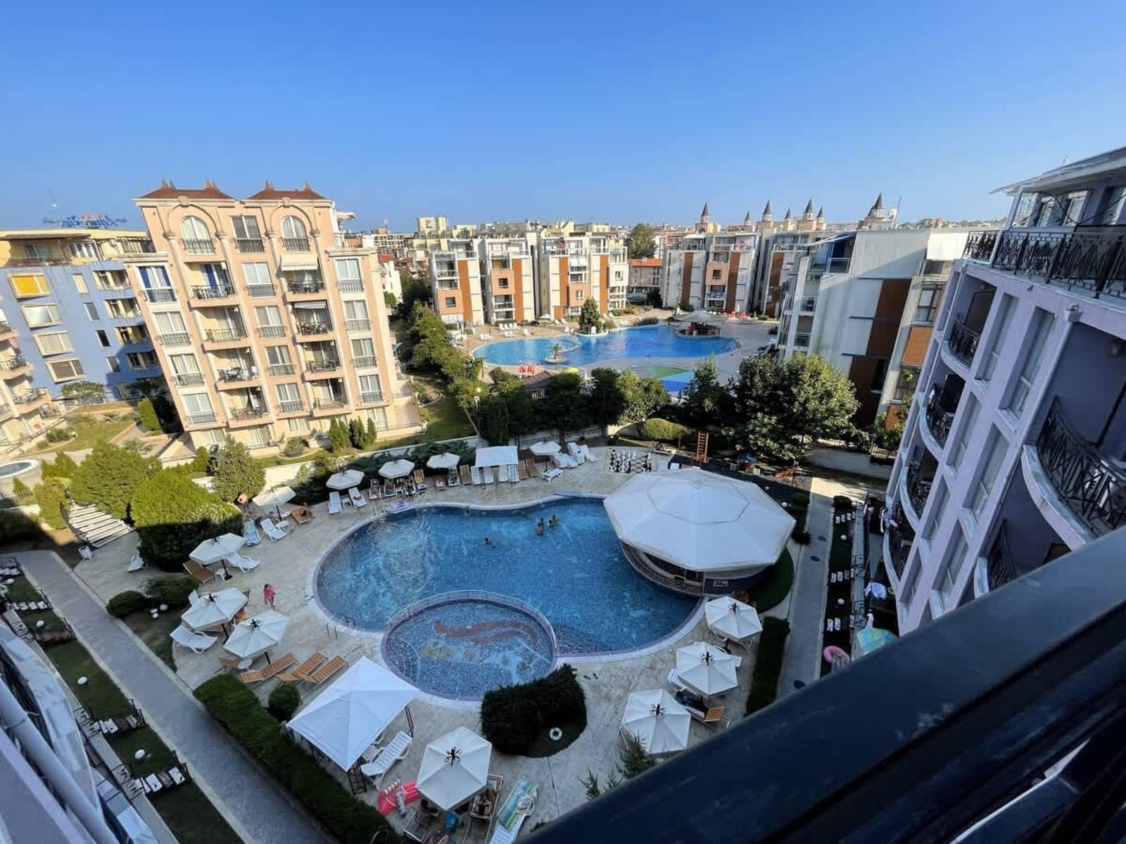 Cozy  pool view apartment on complex Rainbow 3 - Photo 16