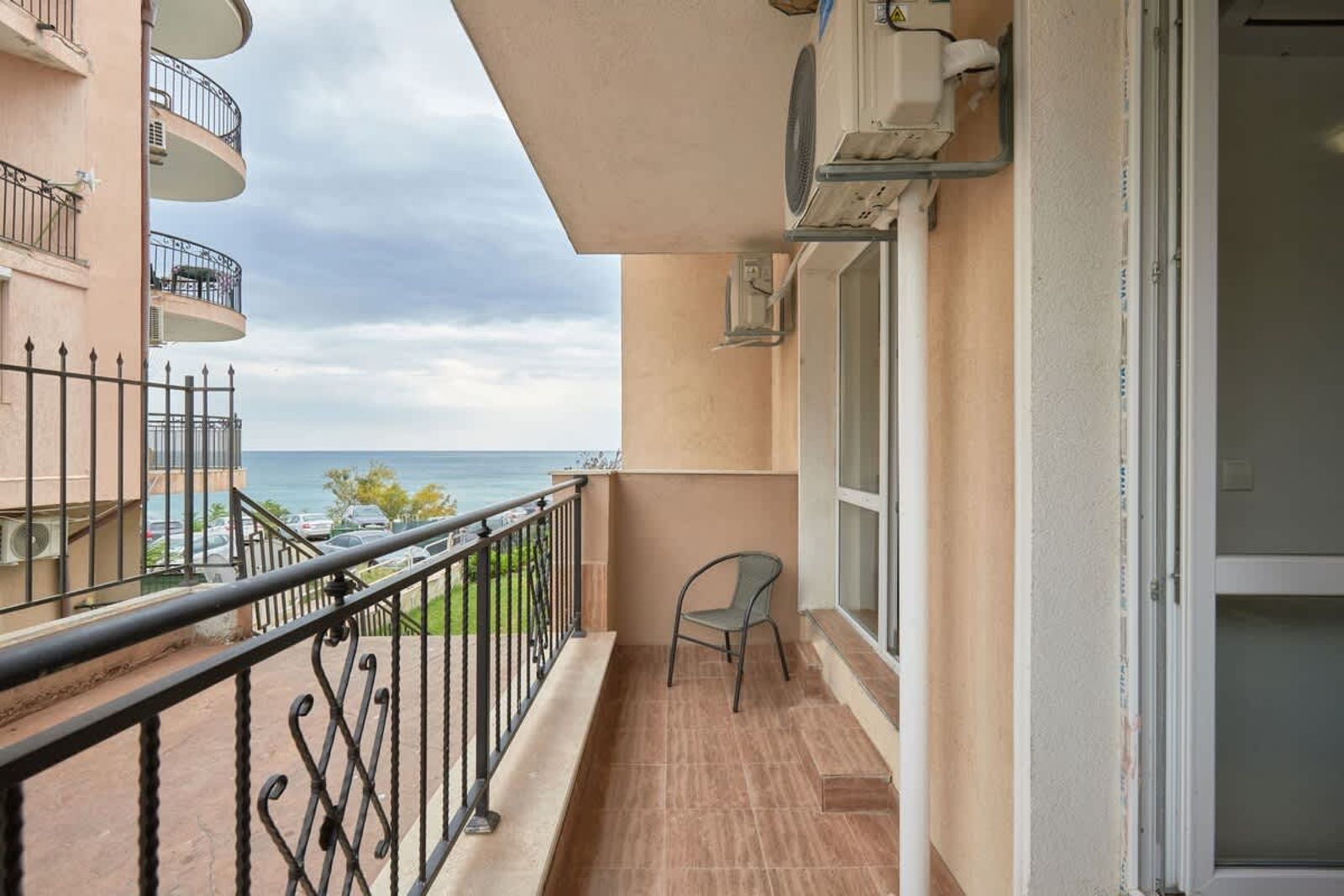 Private 1-BD Apartment with Balcony in Sveti Vlas - Photo 13