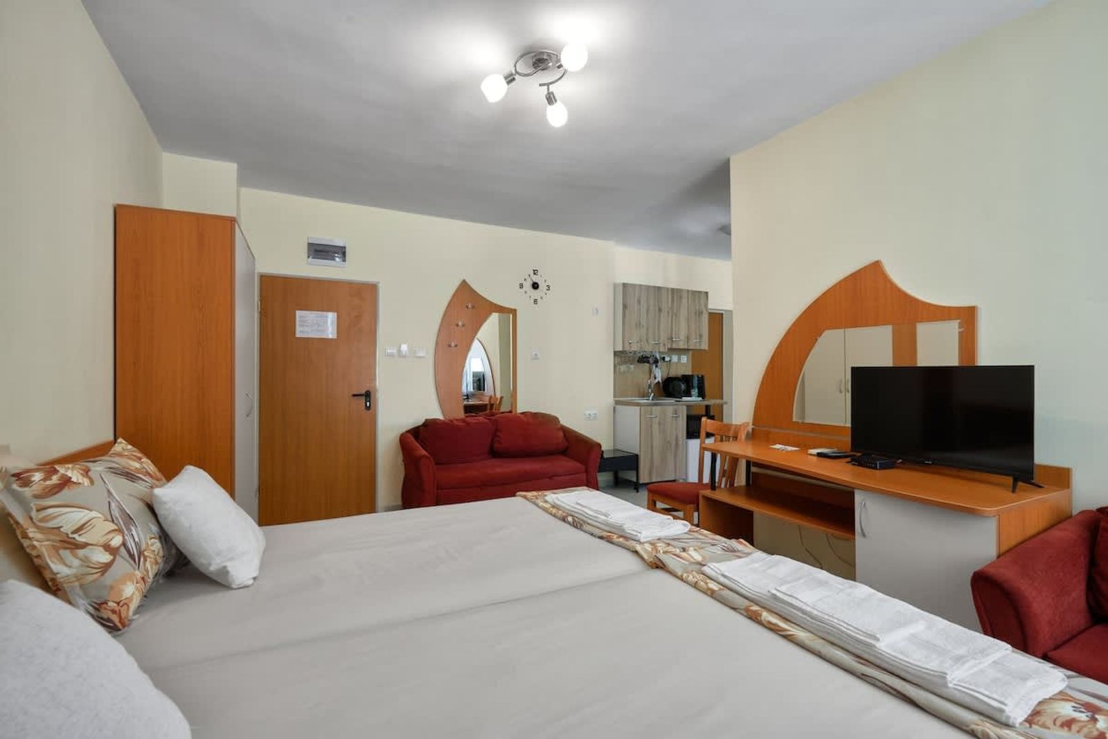 Private Studio in Hotel Paradise Pomorie - Photo 6